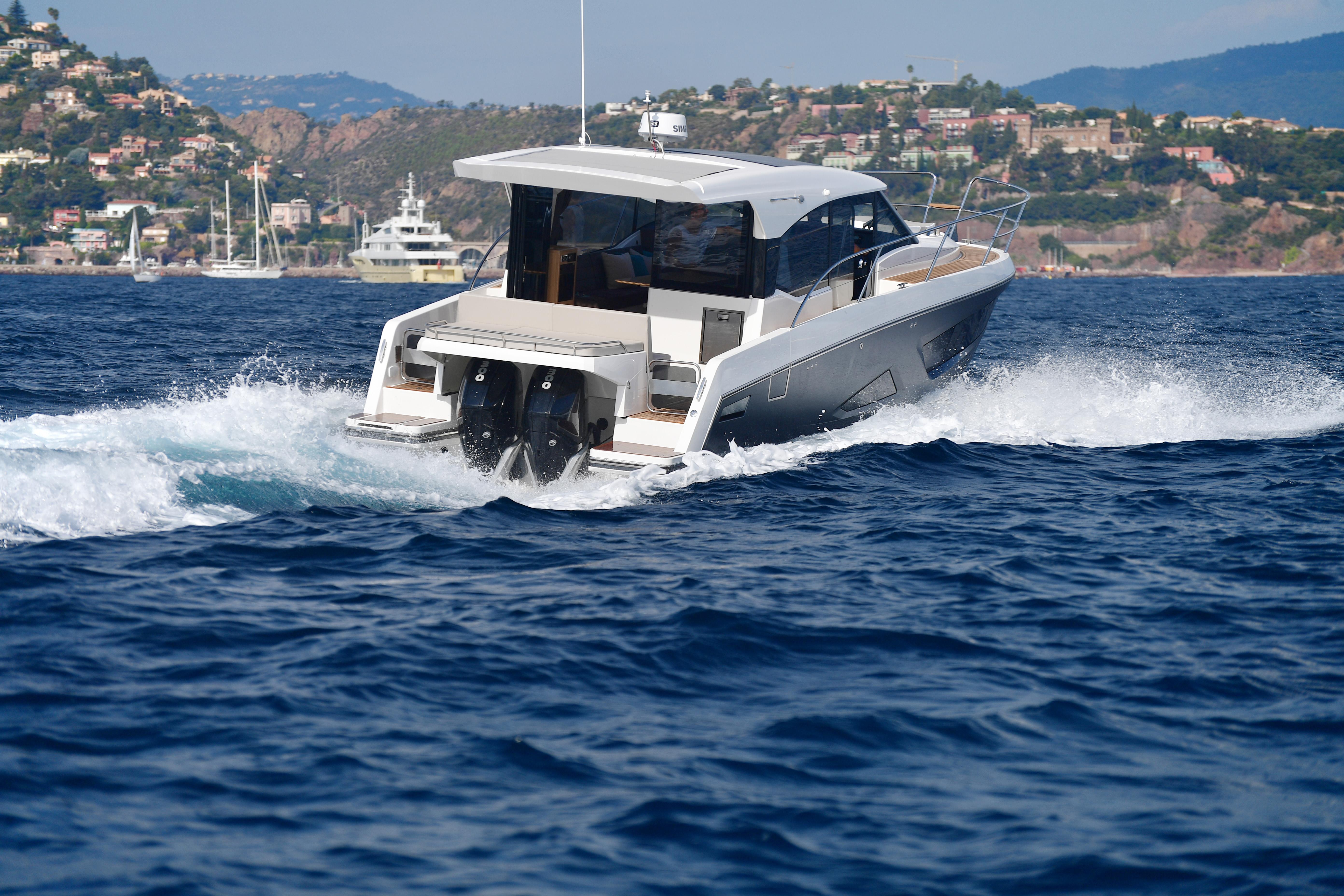 Skamander-Monaco Coupe 2025 -FL-US-2025 Skamander Monaco Coupe cruising on blue ocean waters near scenic coastline.-9544362 | Thumbnail