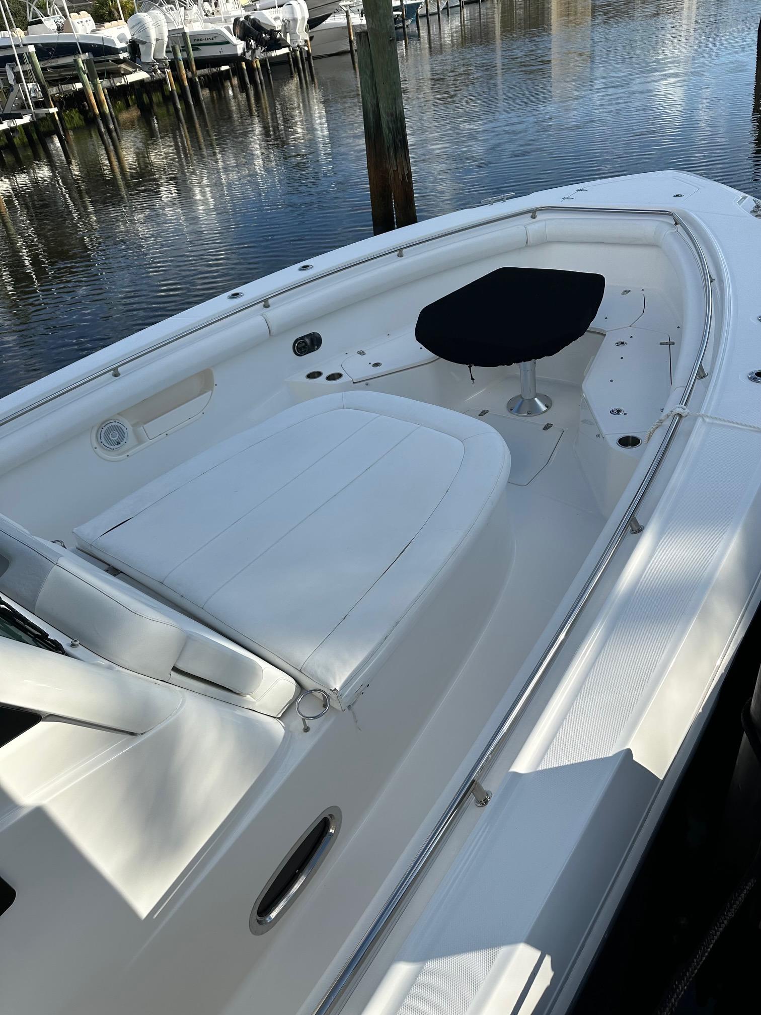 Boston Whaler 37 Outrageous - Bow, Forward Seating