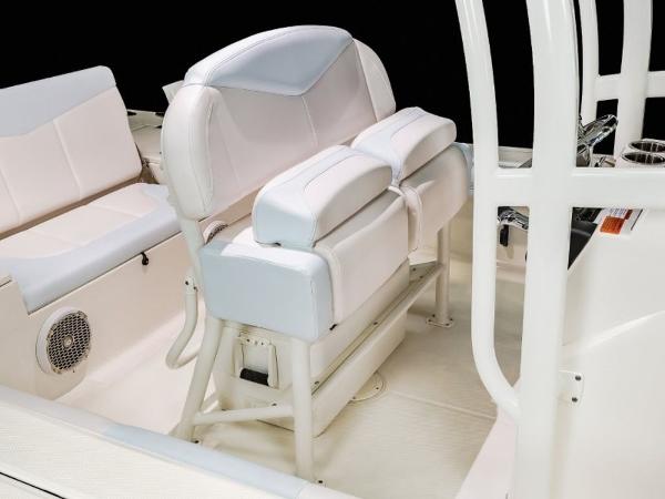 2022 Robalo boat for sale, model of the boat is 246 Cayman & Image # 8 of 29