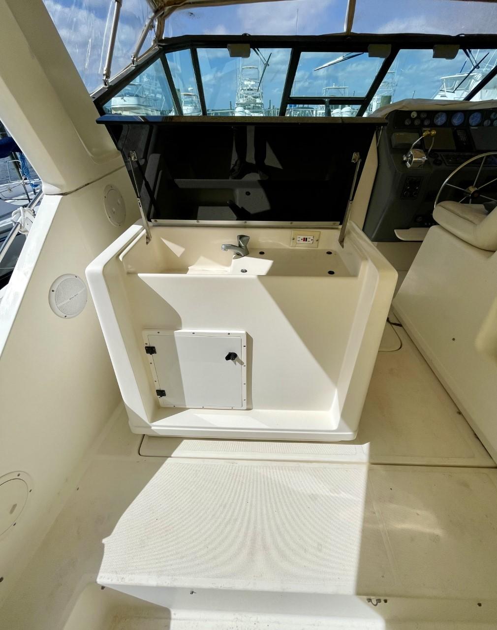 1994 Tiara 36 open - cockpit sink