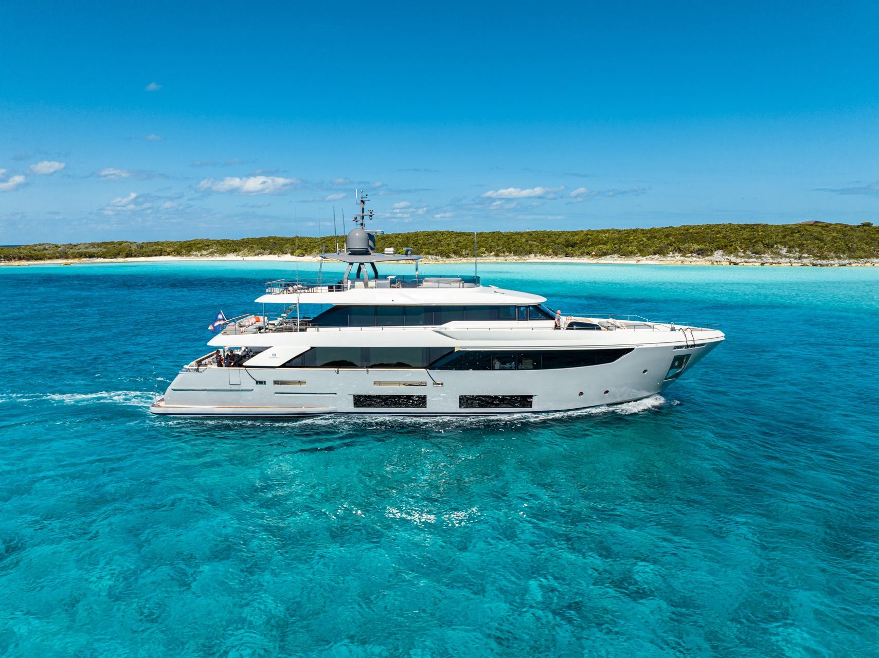 Fifi 108' Custom Line 2018
