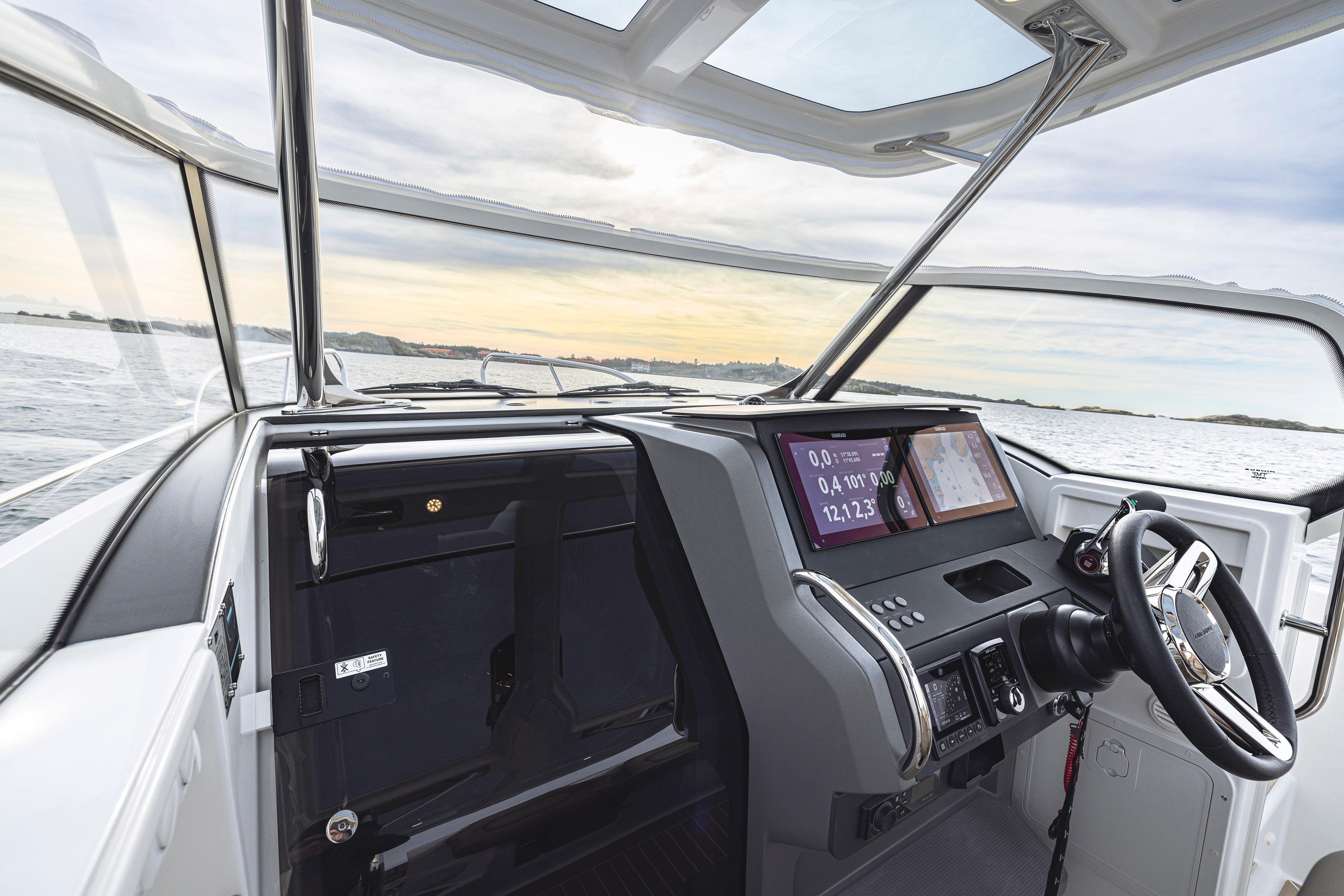 Nimbus-T9 2023-ANN #121 MD-US-2023 Nimbus T9 #121 Twin Engine boat cockpit with modern navigation system.-9024384 | Thumbnail