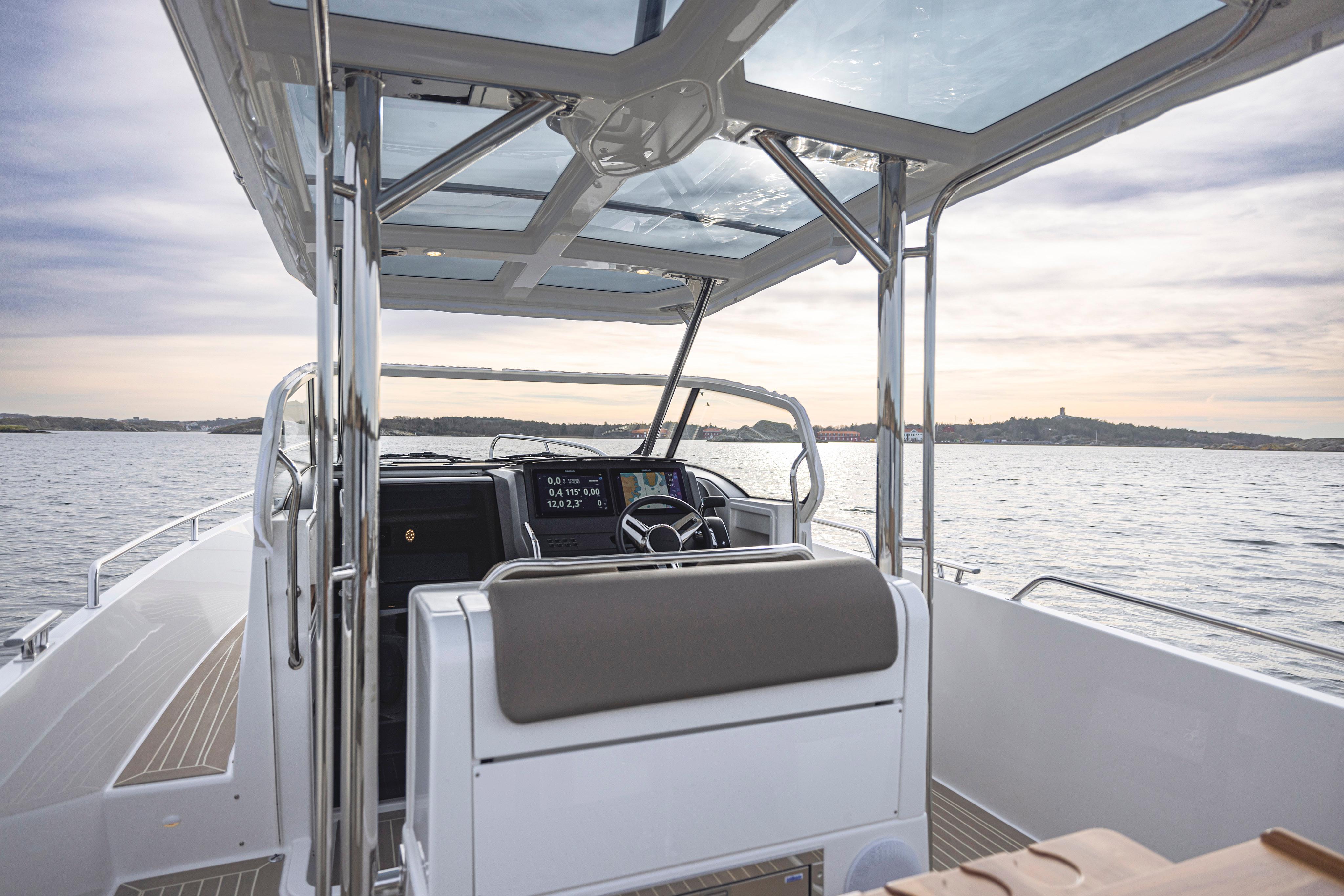 Nimbus-T9 2023-ANN #121 MD-US-Interior view of 2023 Nimbus T9 #121 Twin Engine boat on water.-9024384