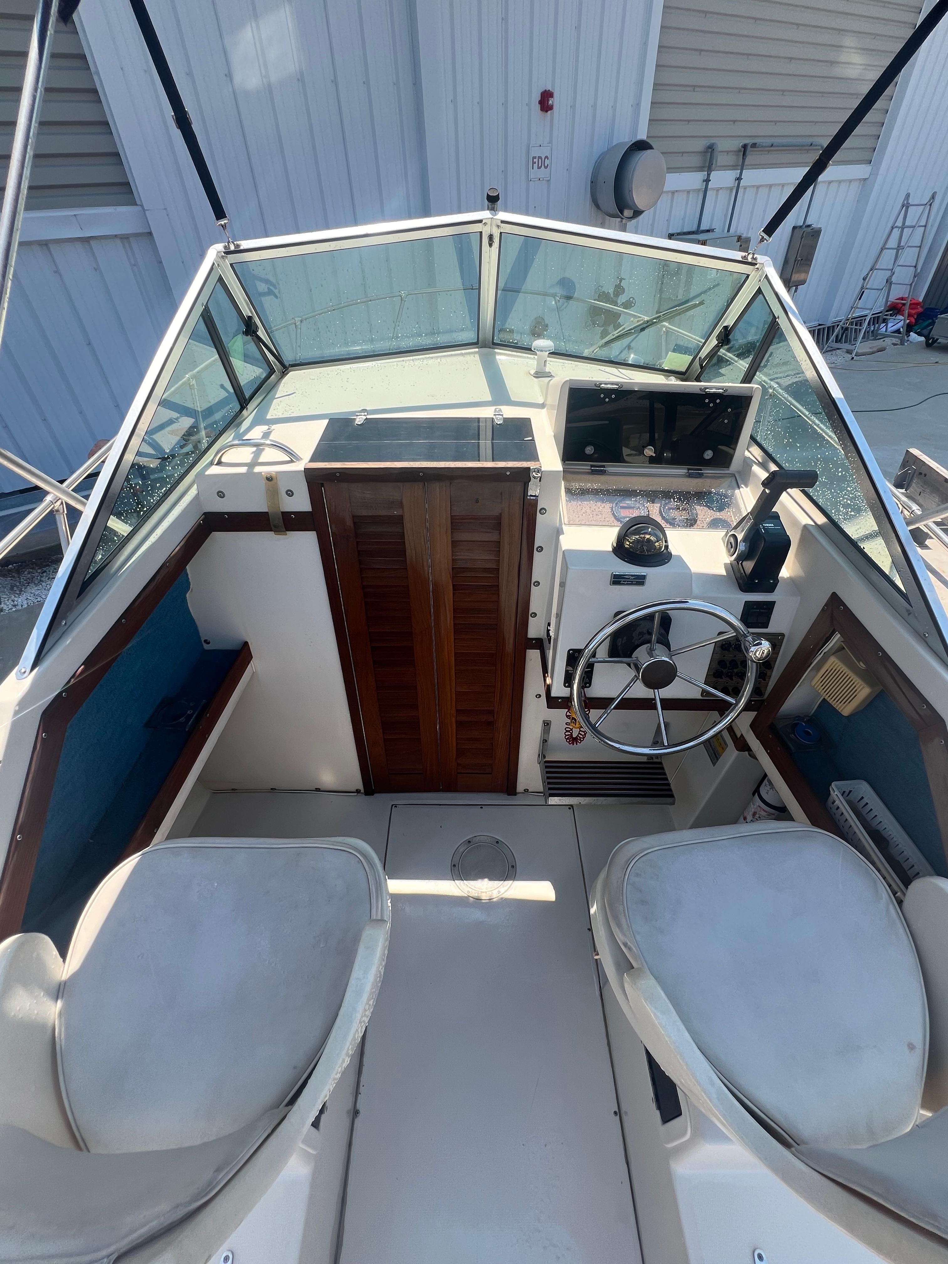 1989 Grady-White Seafarer 226