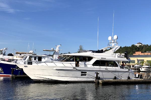 2007 Regency 670 Pilothouse
