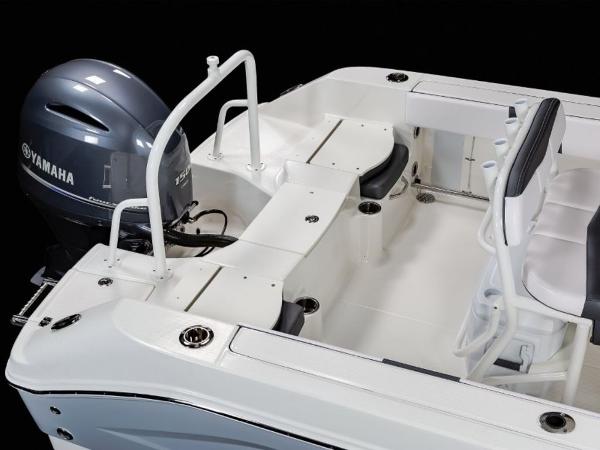 2022 Robalo boat for sale, model of the boat is R200 & Image # 6 of 18