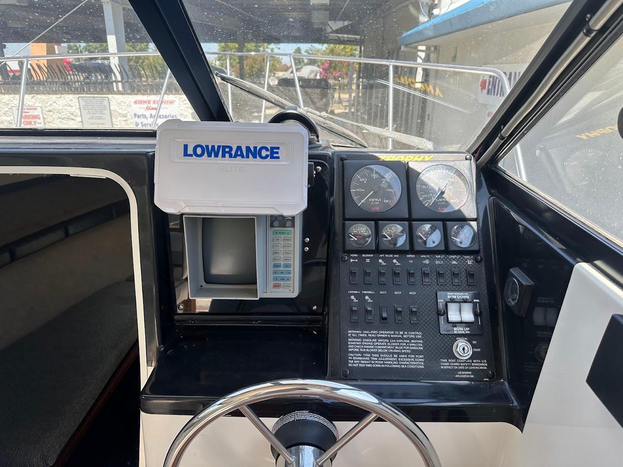 1992 Bayliner 2359 Trophy boat dashboard with Lowrance GPS and control panel.