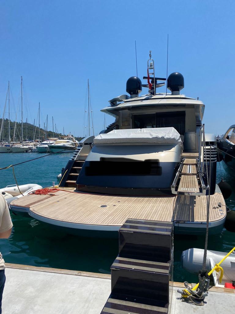 2008 Pershing 90