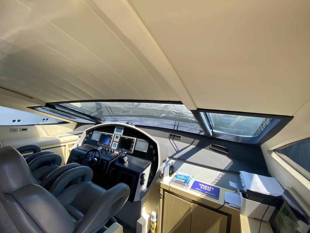 2008 Pershing 90