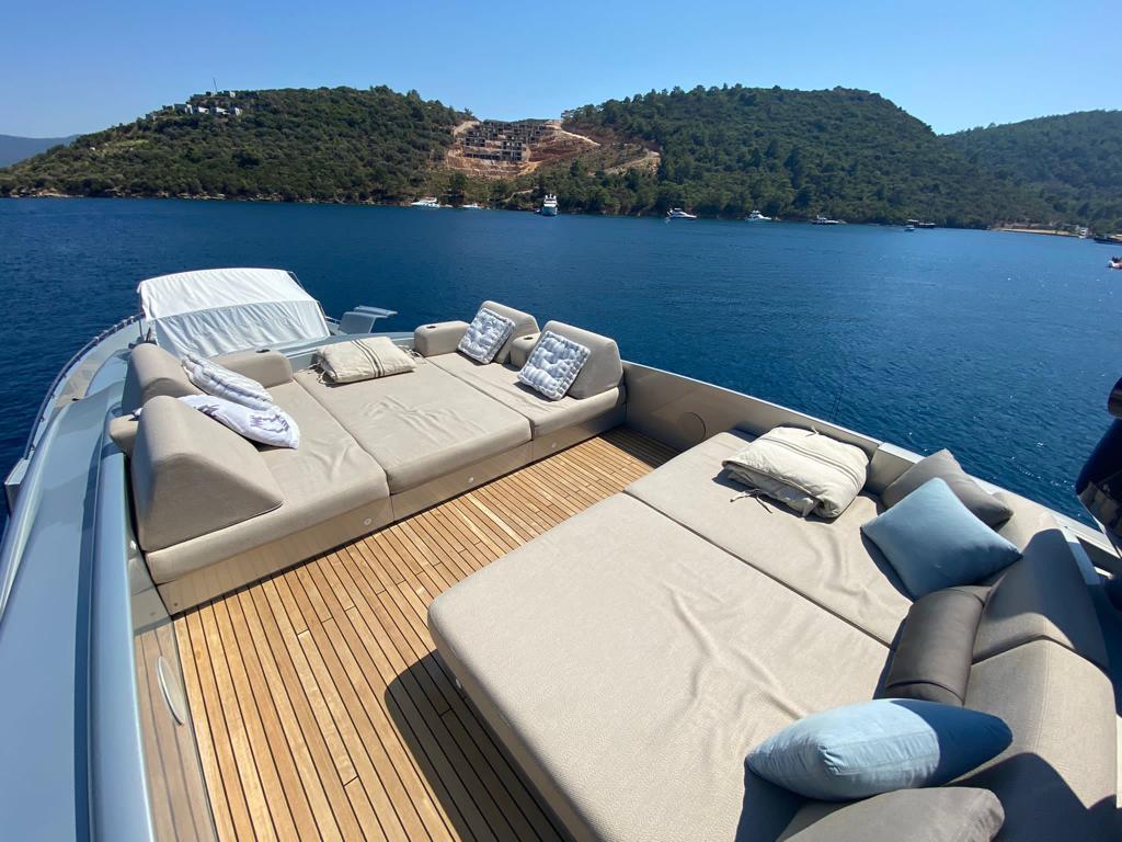 2008 Pershing 90
