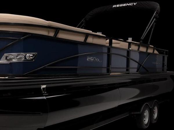 2022 Regency boat for sale, model of the boat is 250 LE3 & Image # 25 of 64