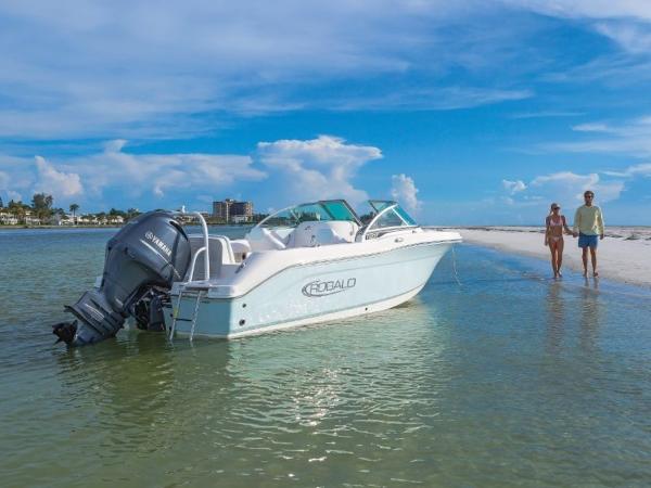 2022 Robalo boat for sale, model of the boat is R207 & Image # 5 of 21