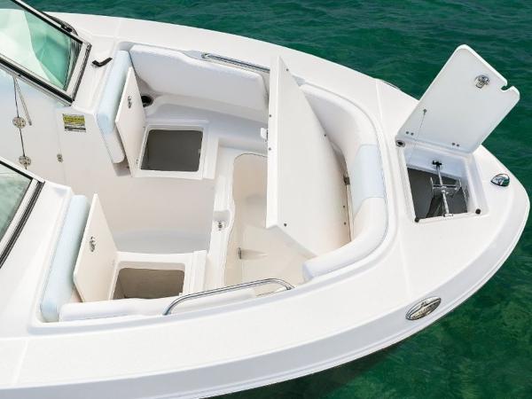 2022 Robalo boat for sale, model of the boat is R207 & Image # 8 of 21