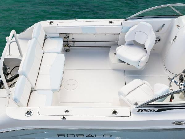 2022 Robalo boat for sale, model of the boat is R207 & Image # 11 of 21