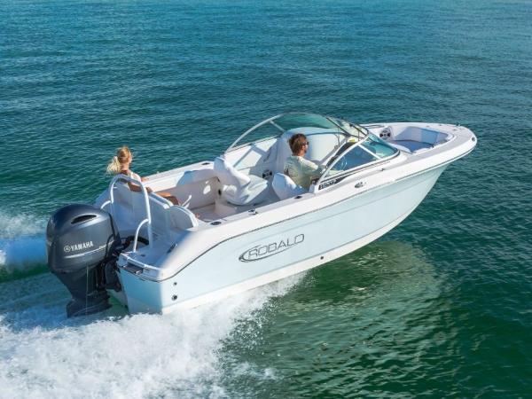 2022 Robalo boat for sale, model of the boat is R207 & Image # 12 of 21