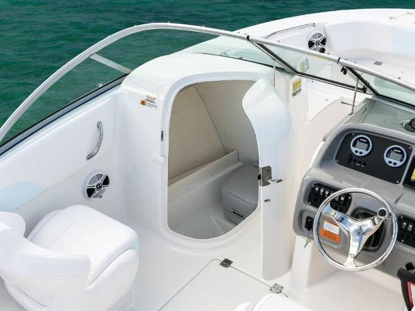 2022 Robalo boat for sale, model of the boat is R207 & Image # 17 of 21
