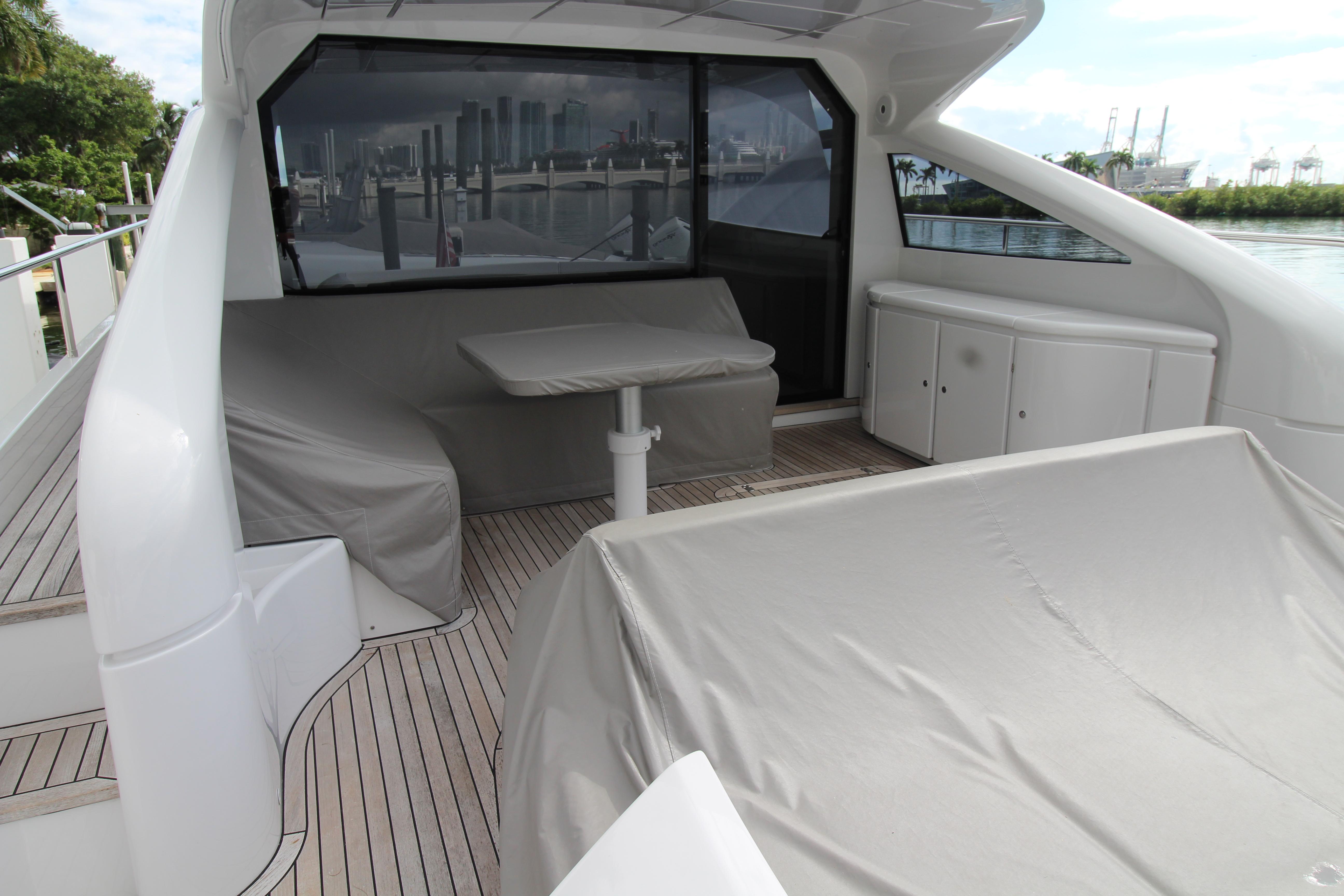 Aft deck w/ Covers