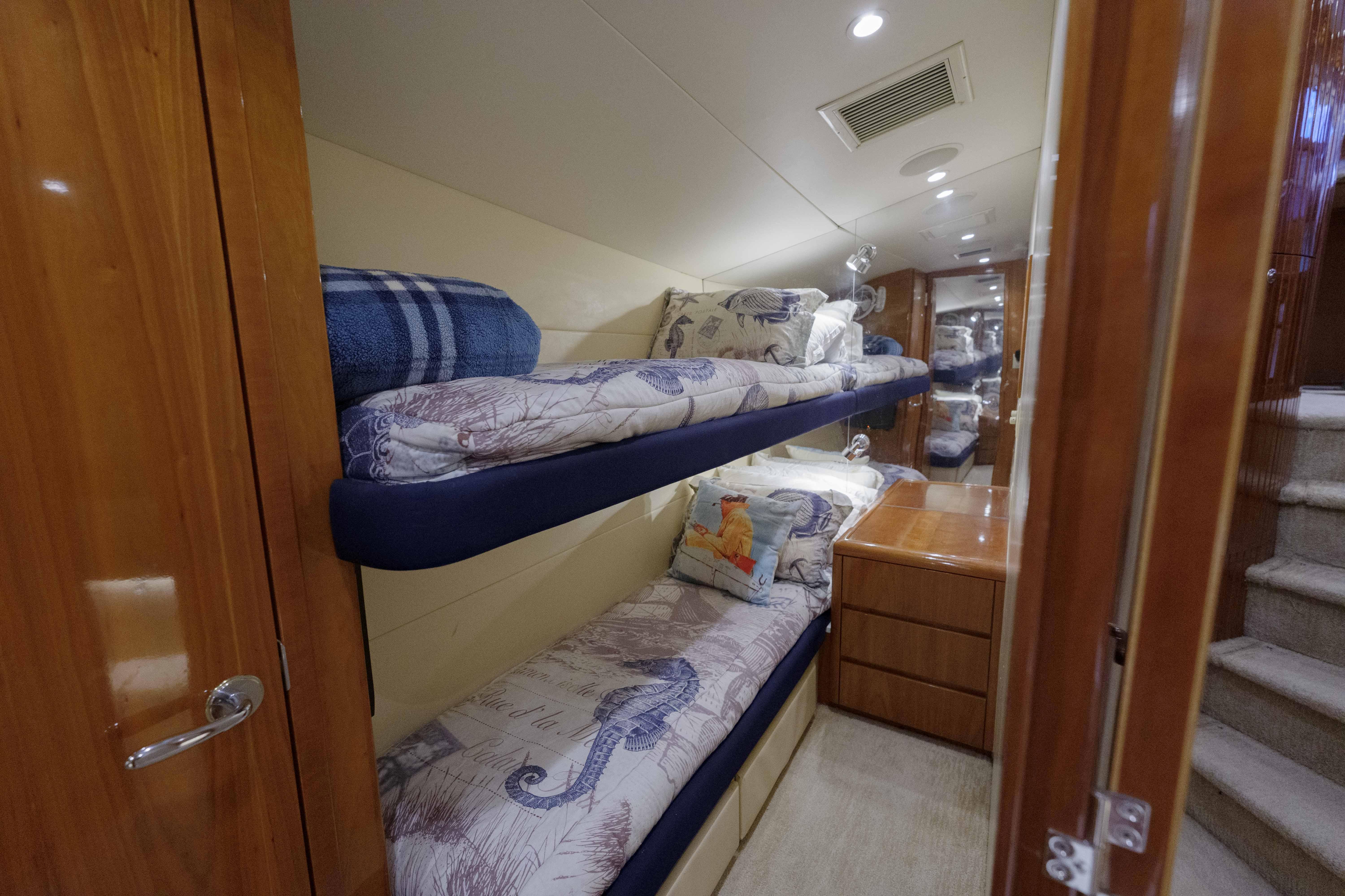 Hatteras 60 Reel Hook Up - Interior Stateroom