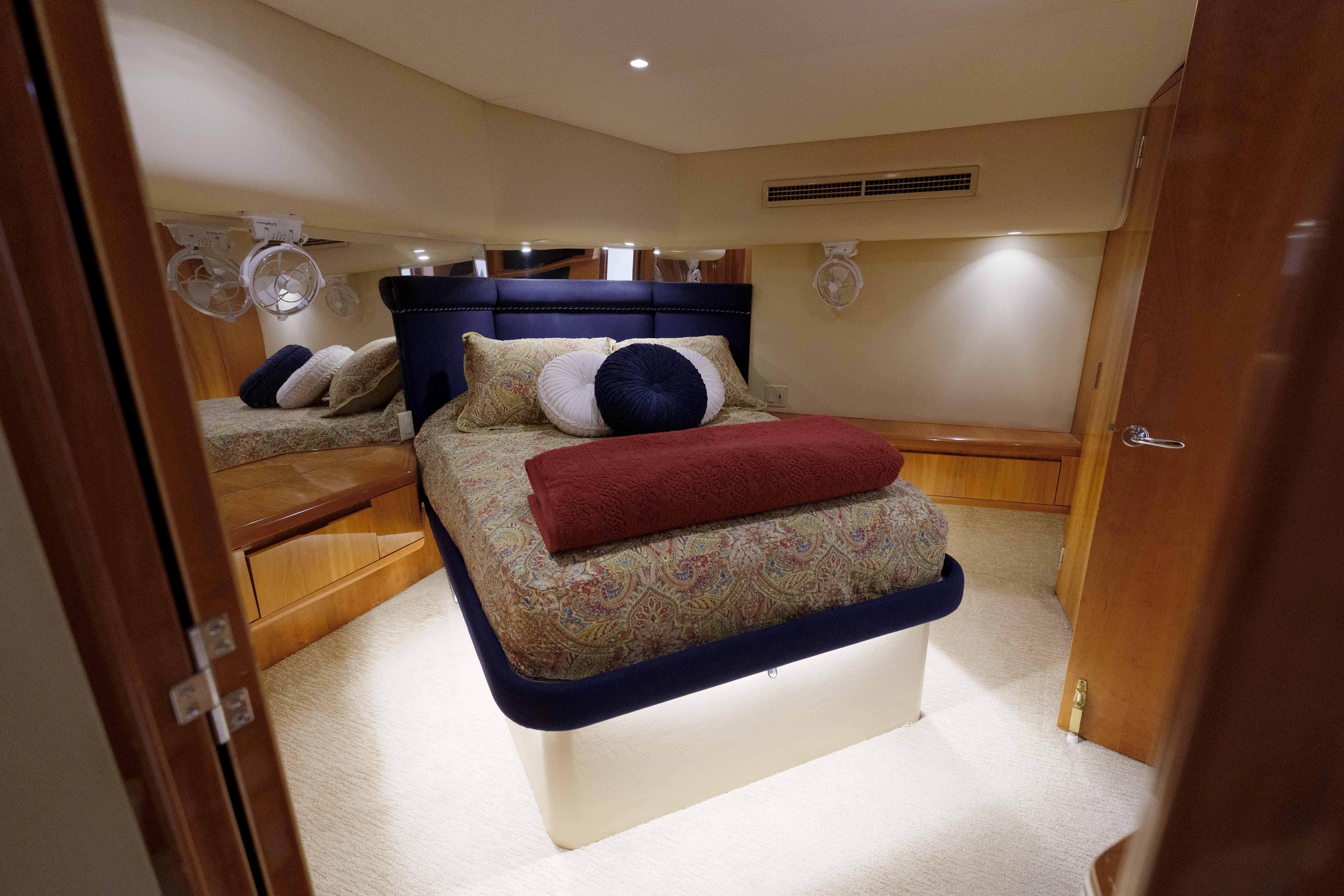 Hatteras 60 Reel Hook Up - Interior Stateroom