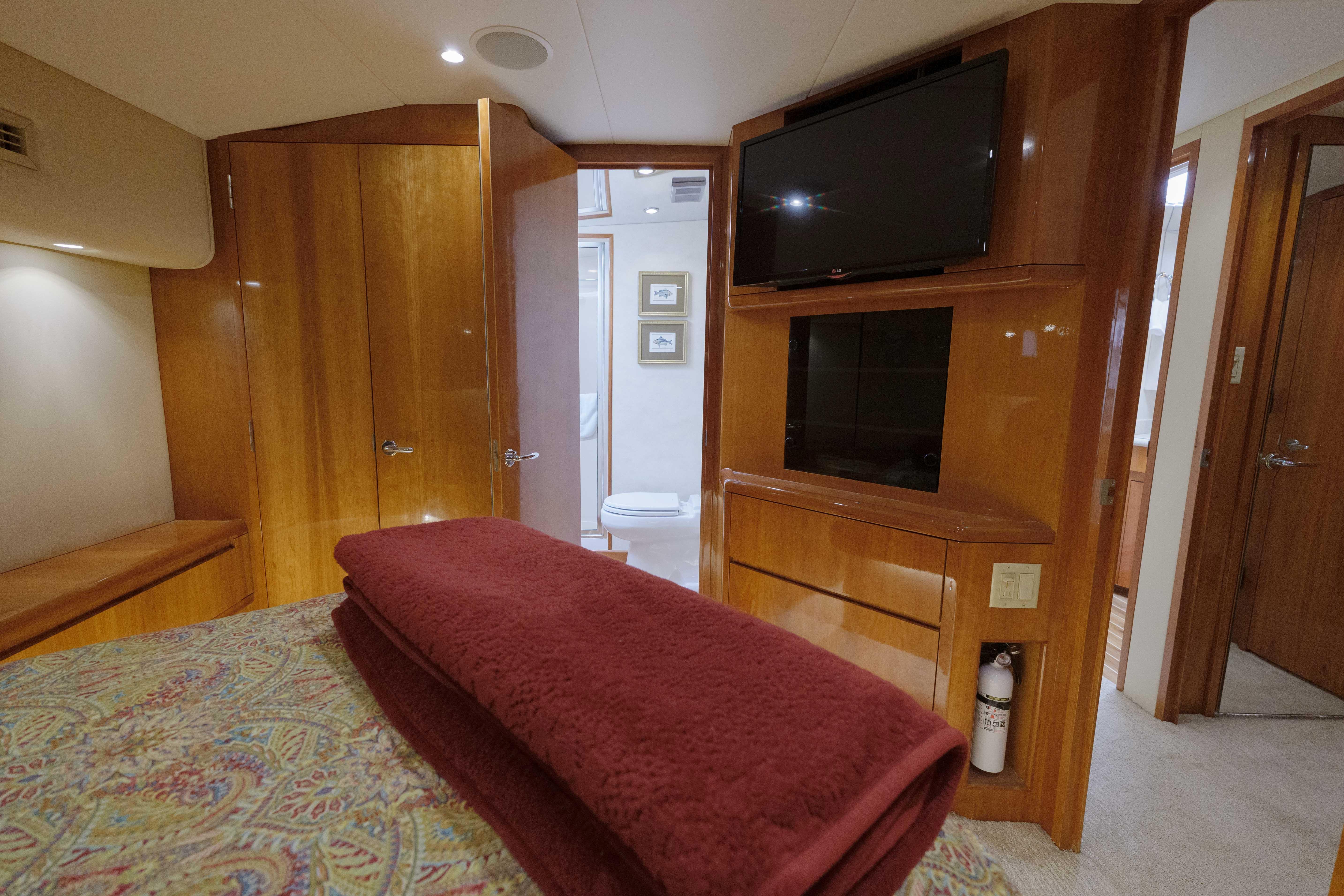 Hatteras 60 Reel Hook Up - Interior Stateroom