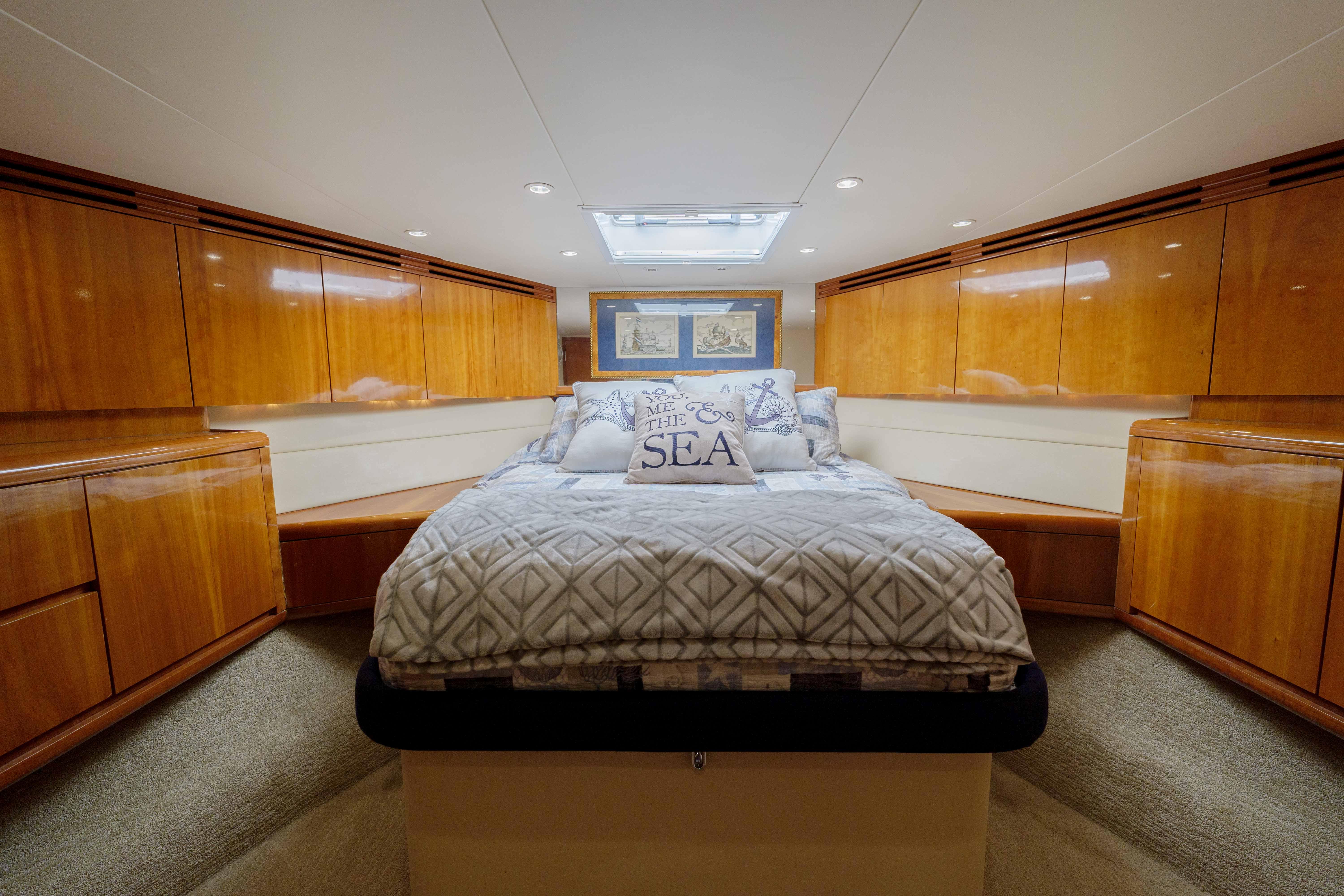 Hatteras 60 Reel Hook Up - Interior Stateroom