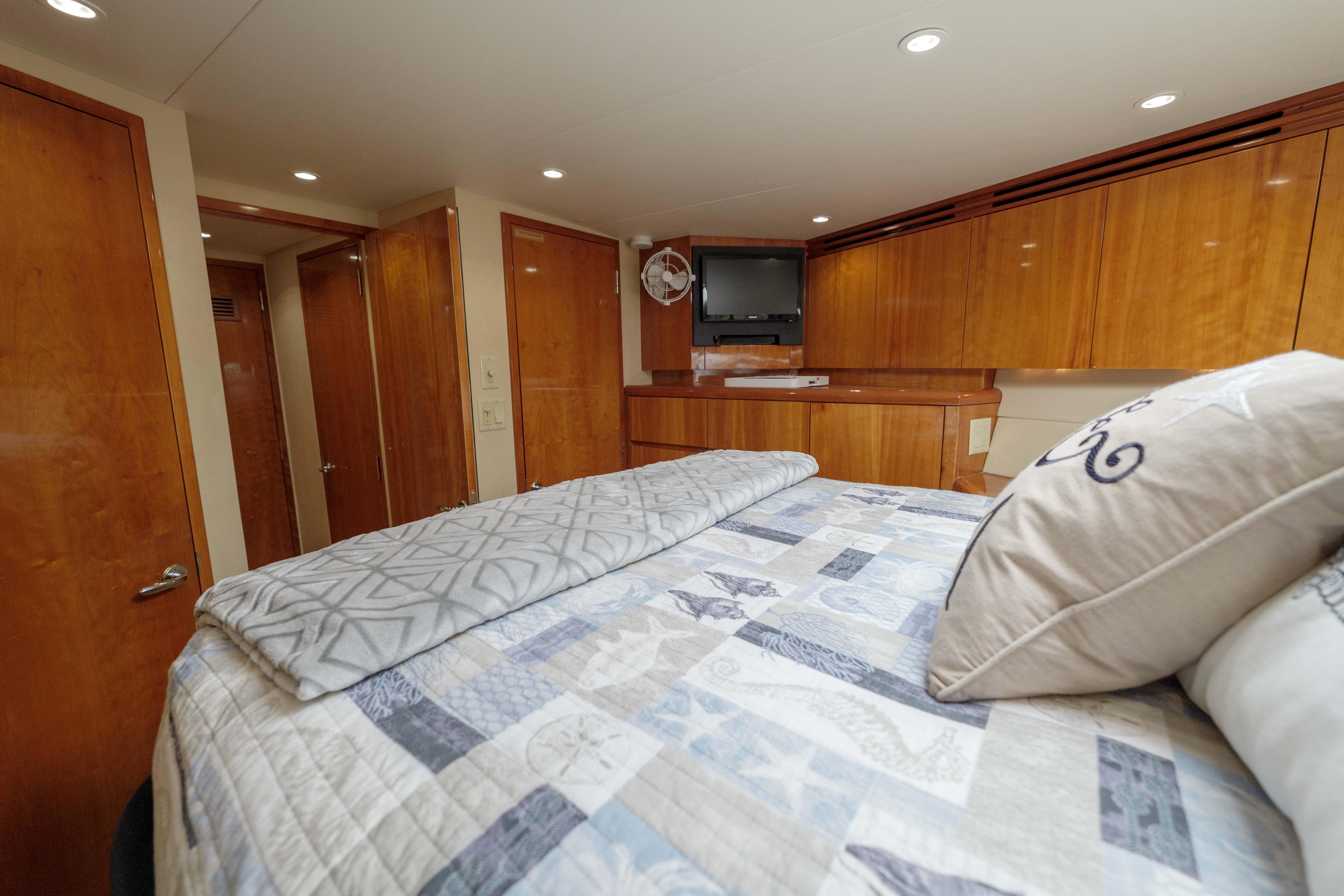 Hatteras 60 Reel Hook Up - Interior Stateroom