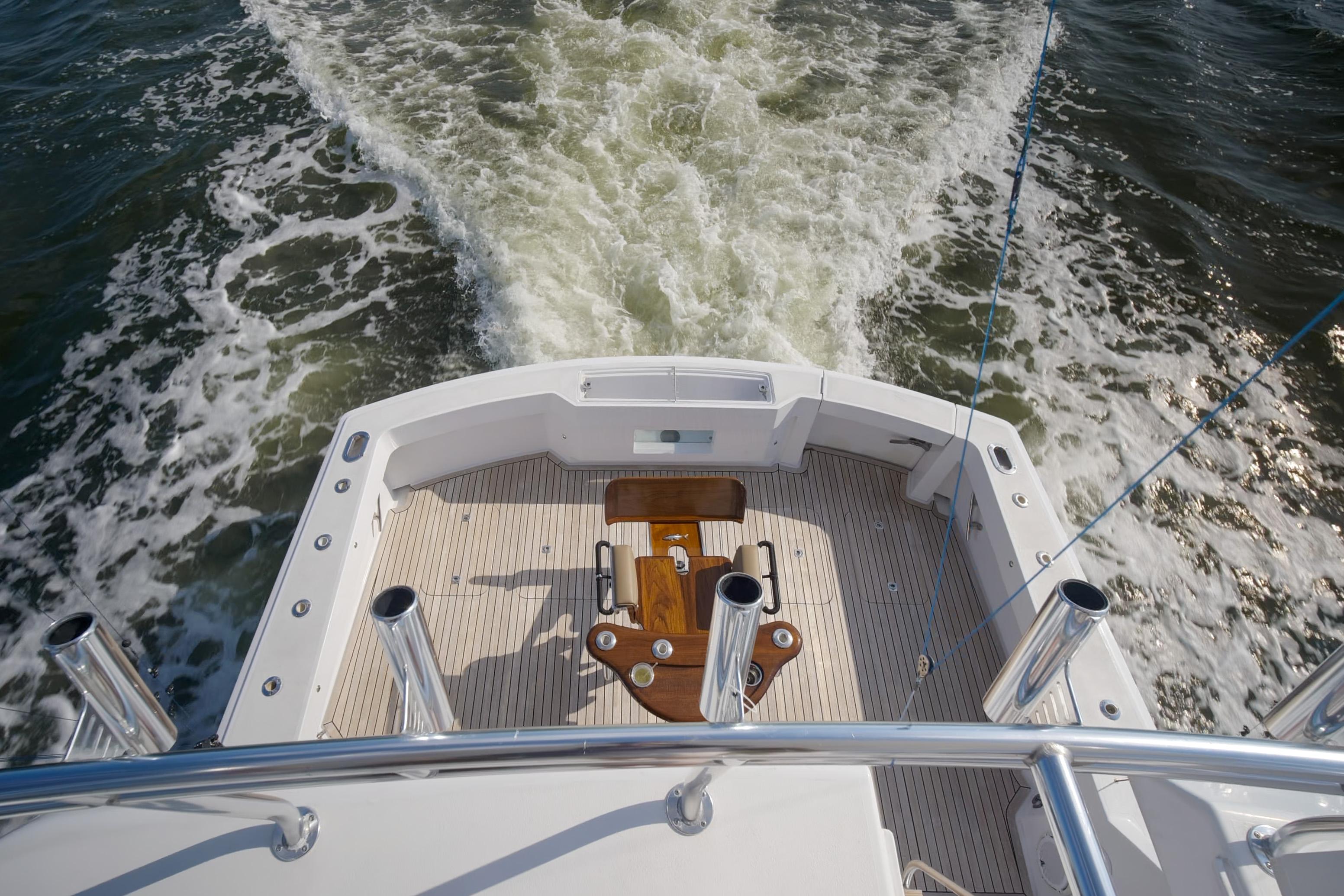 Hatteras 60 Reel Hook Up - Exterior Cockpit