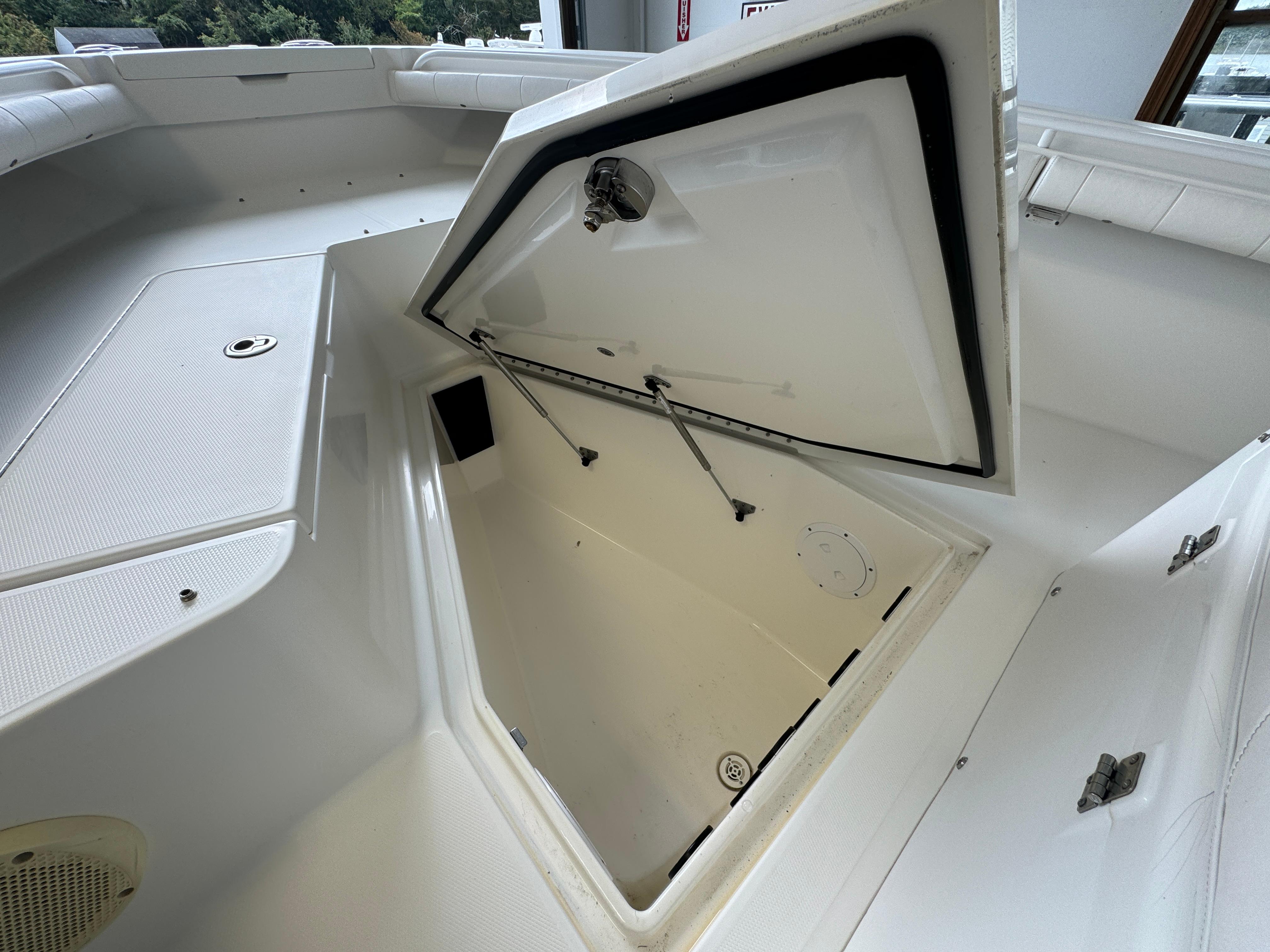 2012 Regulator 24 Forward Seating Photo