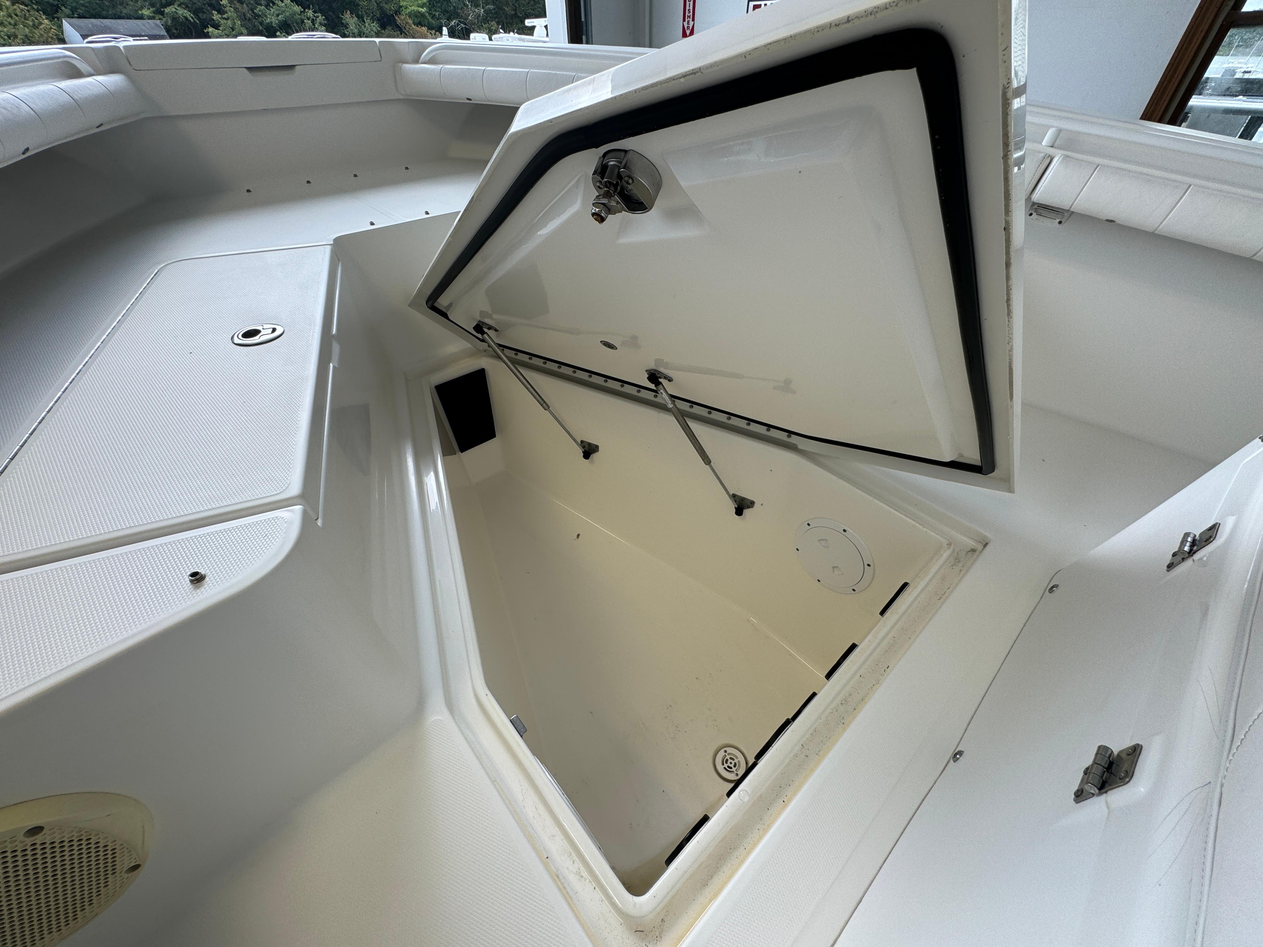 2012 Regulator 24 Forward Seating Photo