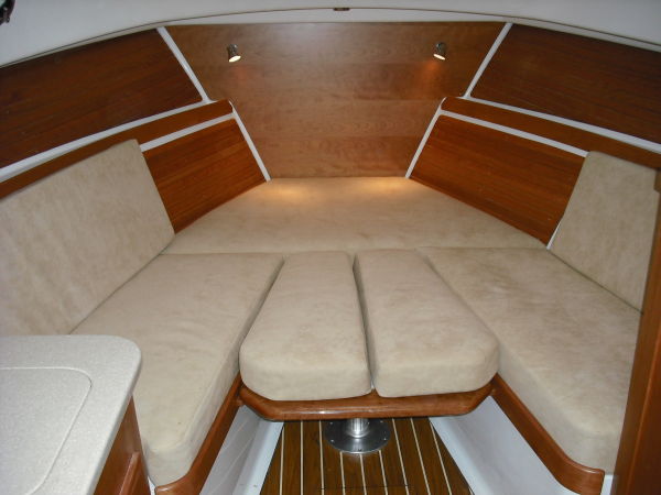 V-Berth in Cologne Ultrasuede