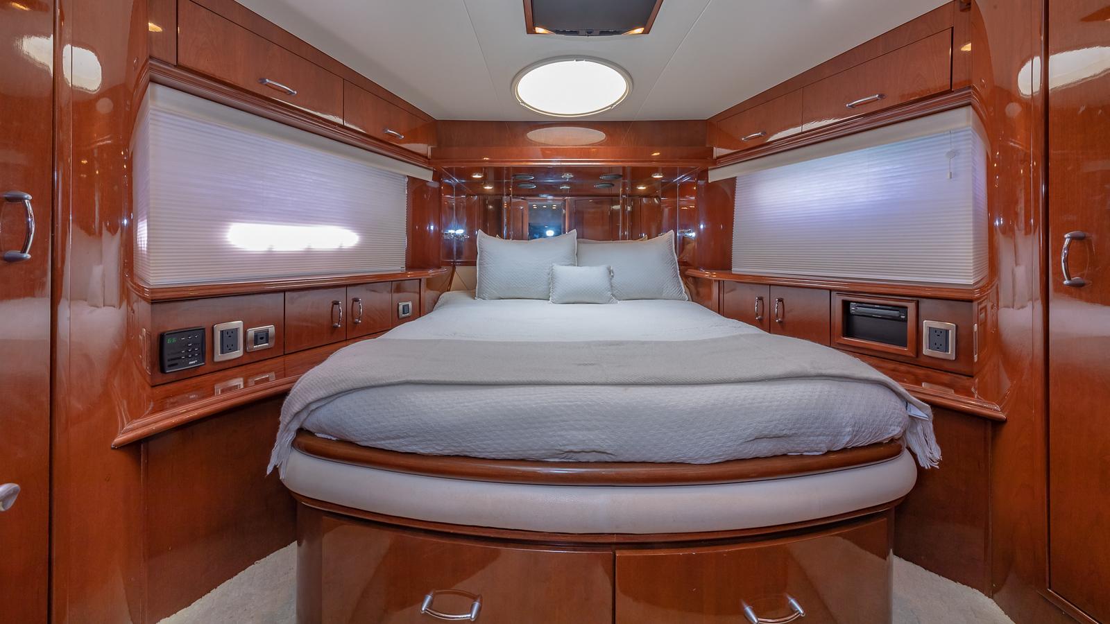 Marquis-59 2005-Next to Sell FL-US-Luxurious 2005 Marquis 59 yacht bedroom with elegant wood finish and cozy bedding.-9654462 | Thumbnail