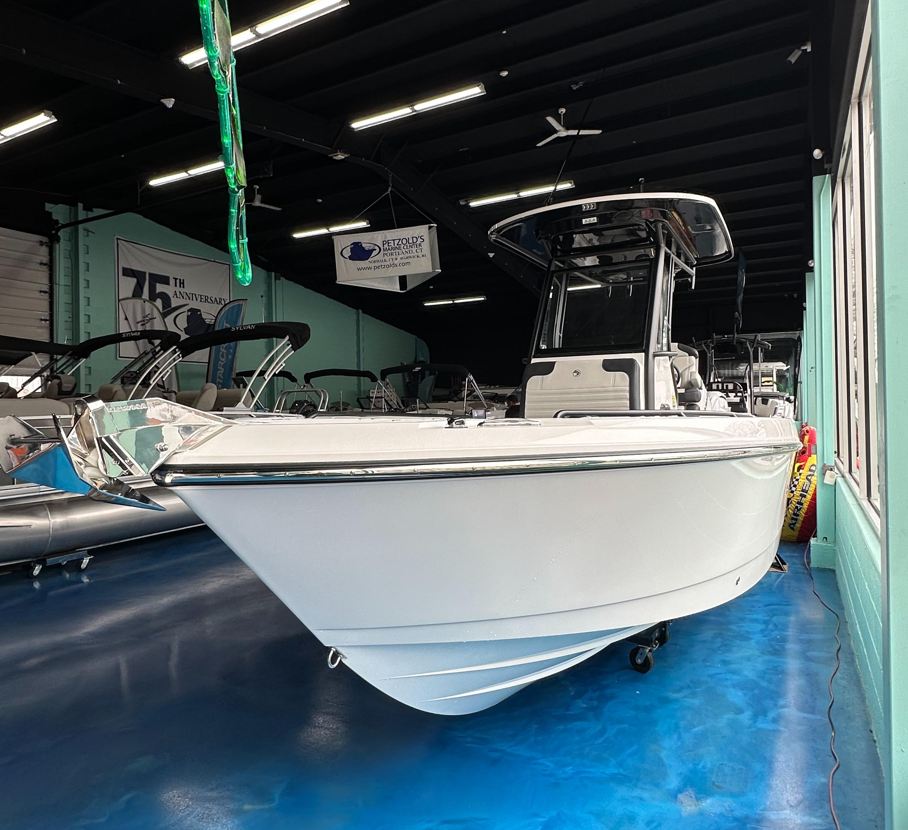 2025 Edgewater 230CC Center Console-2