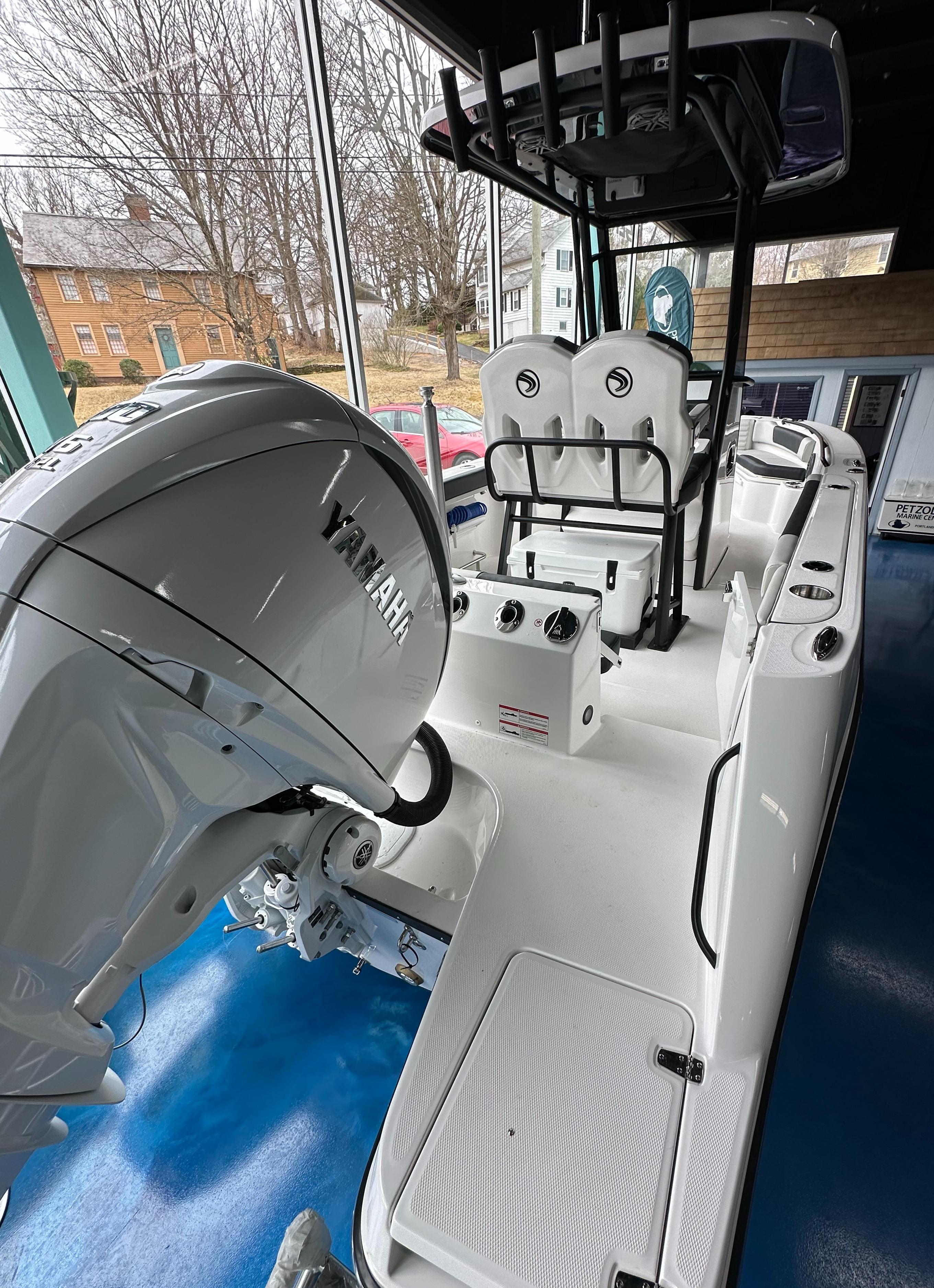 2025 Edgewater 230CC Center Console-8