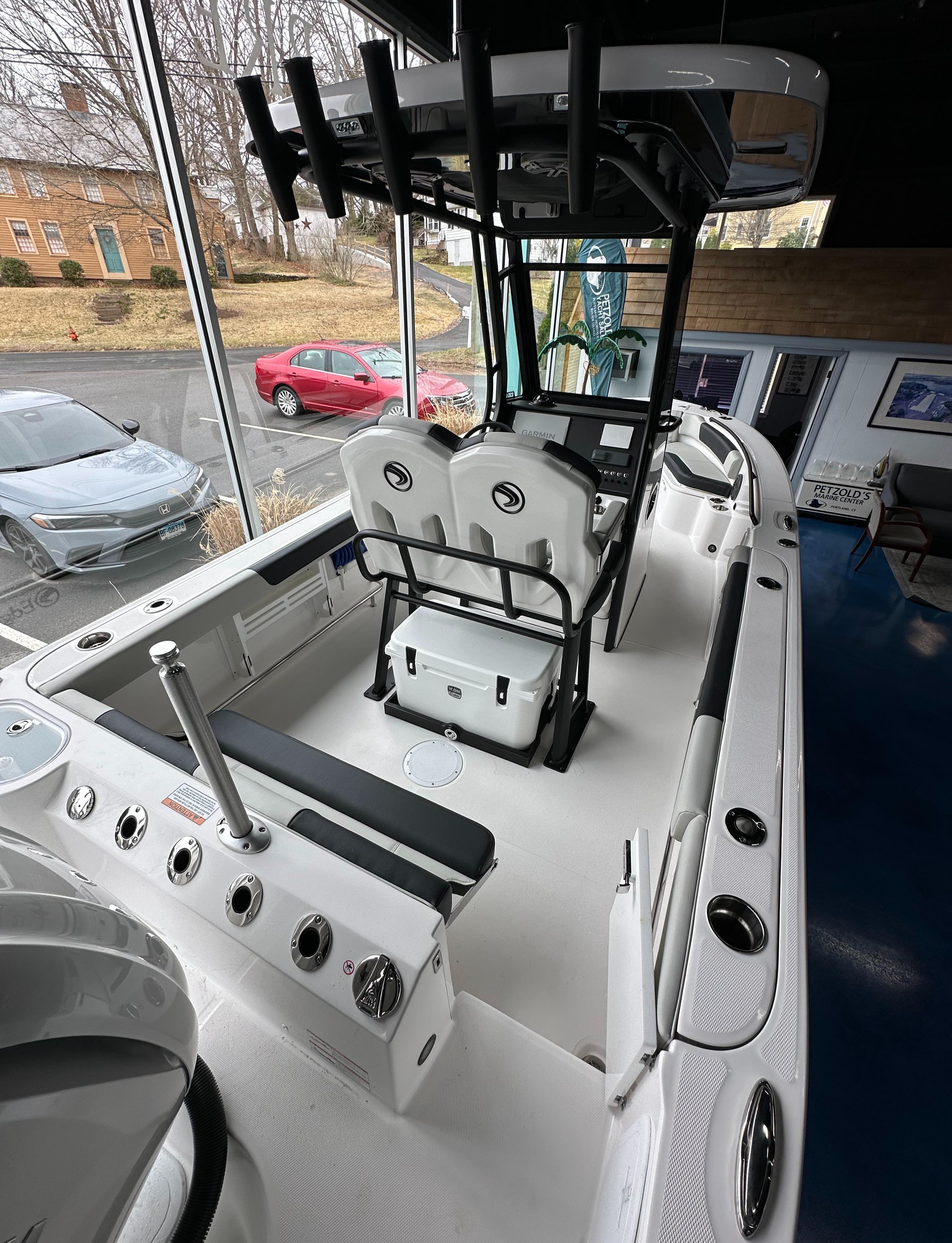 2025 Edgewater 230CC Center Console-9