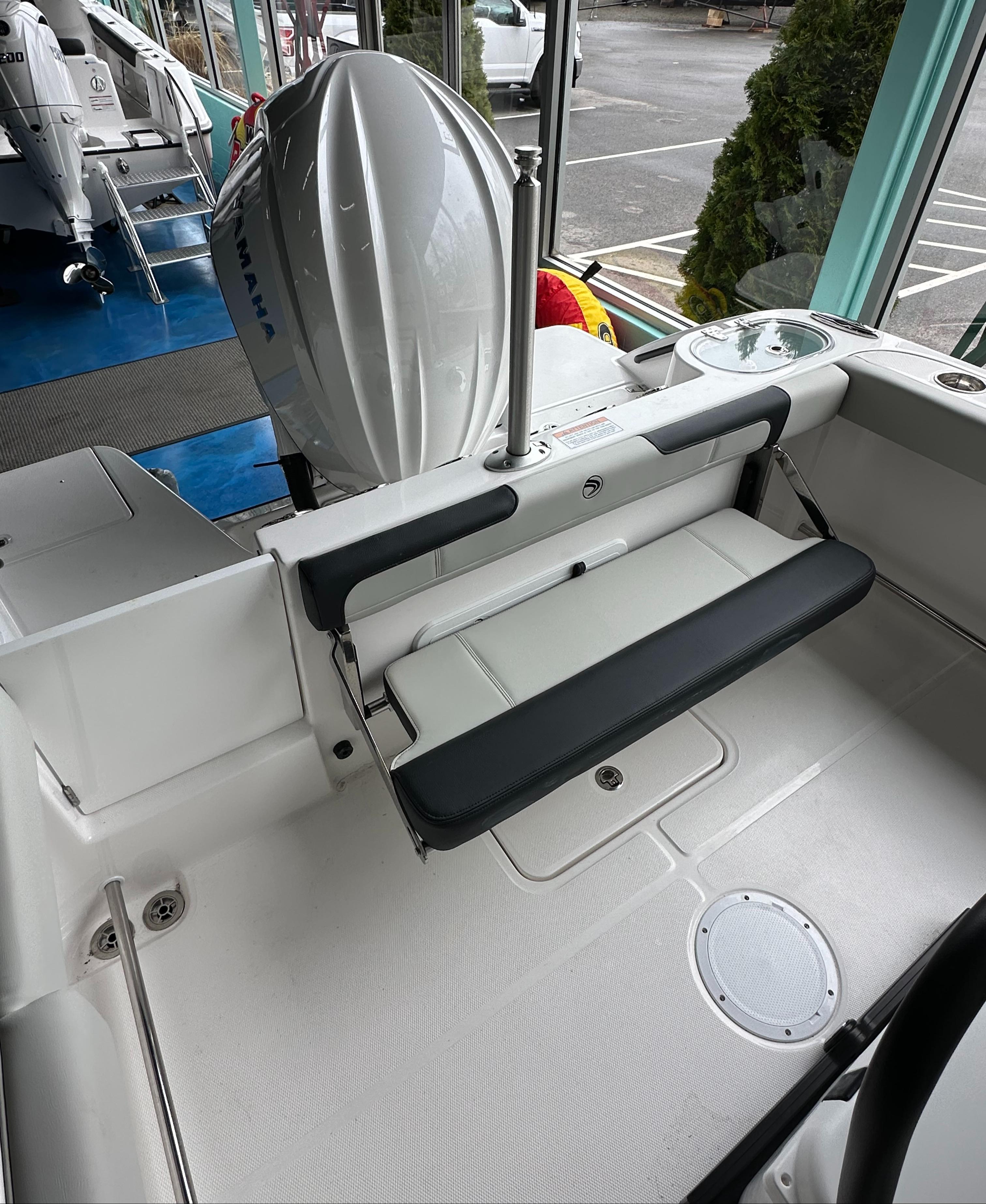 2025 Edgewater 230CC Center Console-10