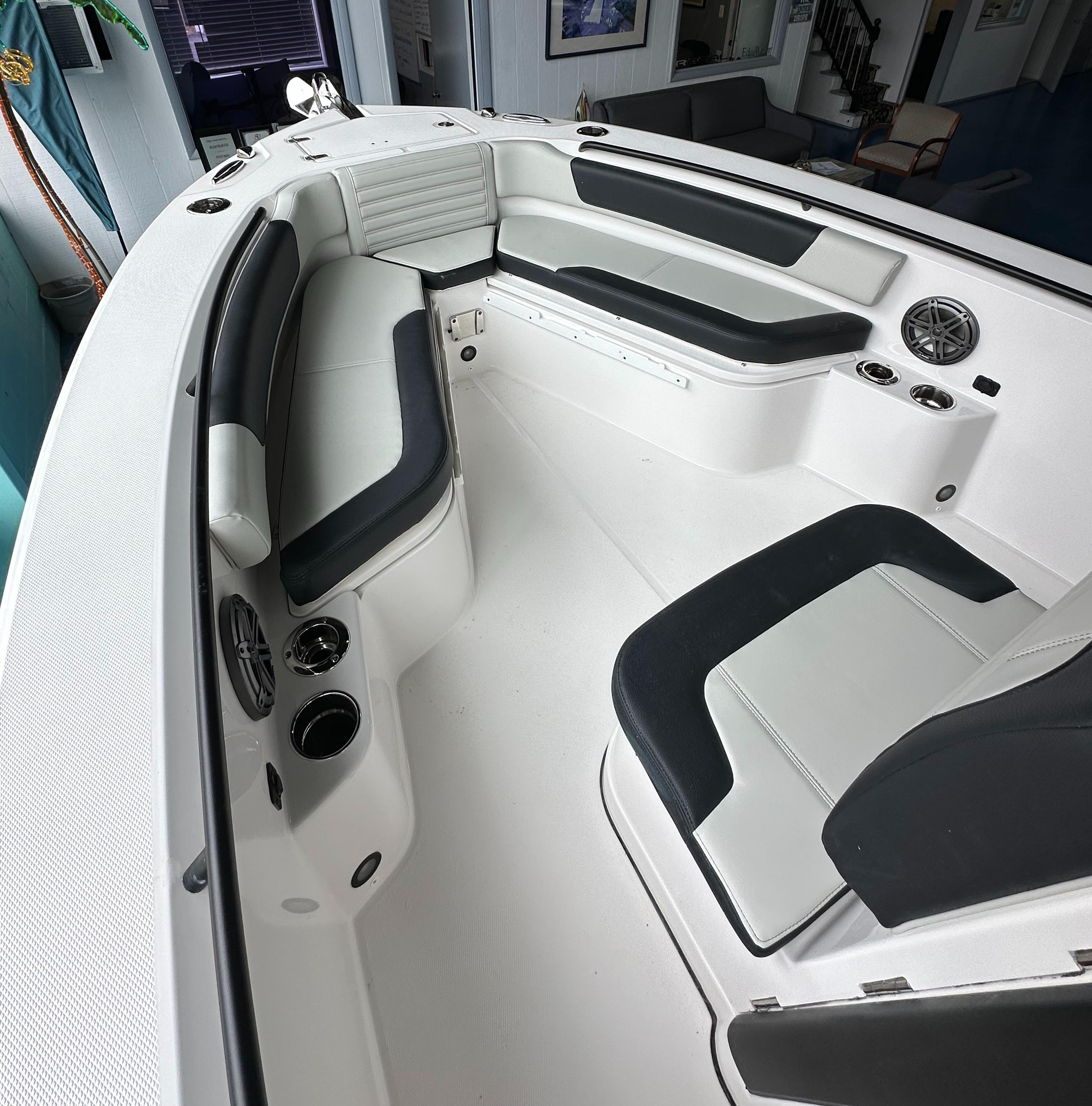 2025 Edgewater 230CC Center Console-20