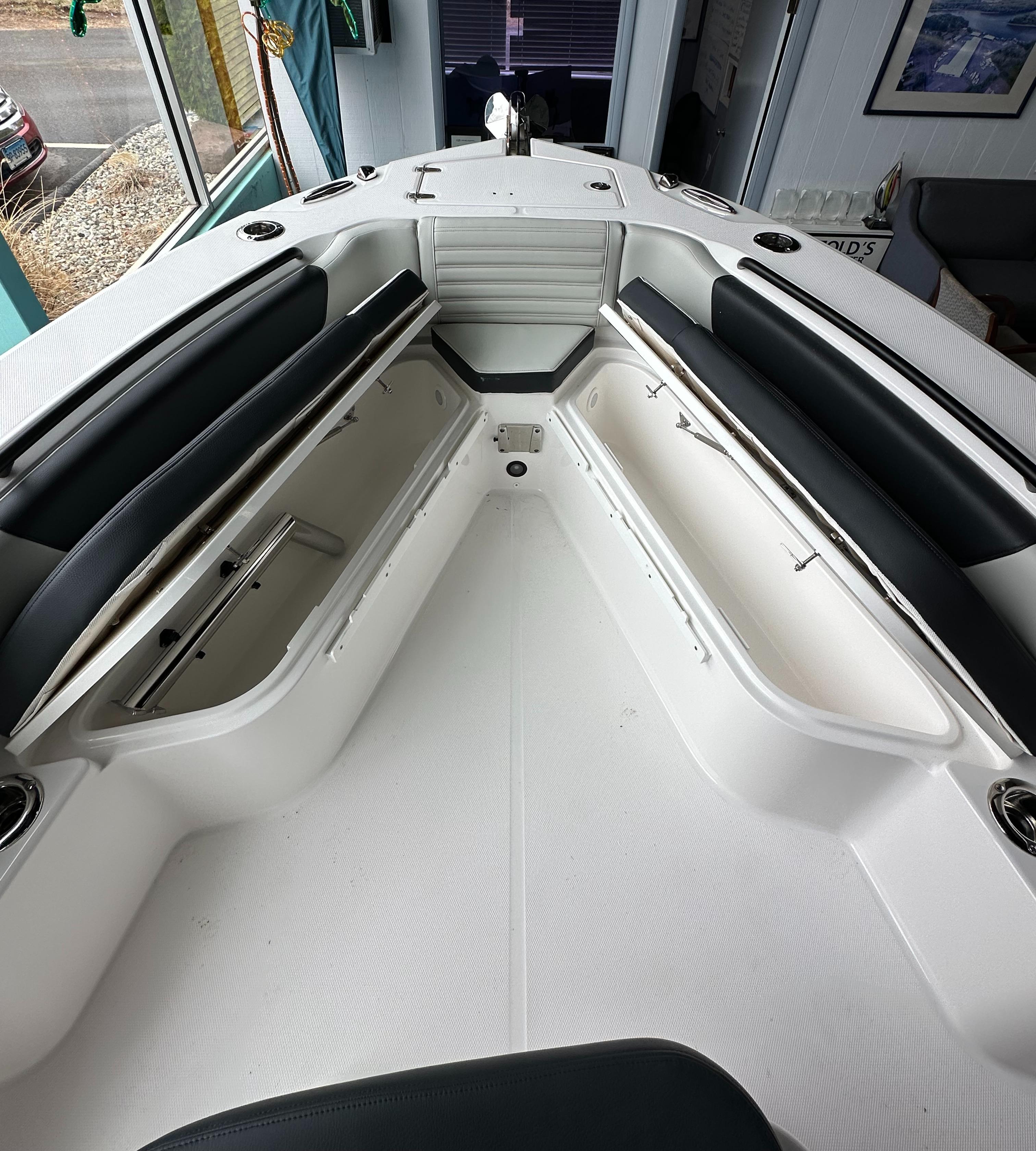 2025 Edgewater 230CC Center Console-22