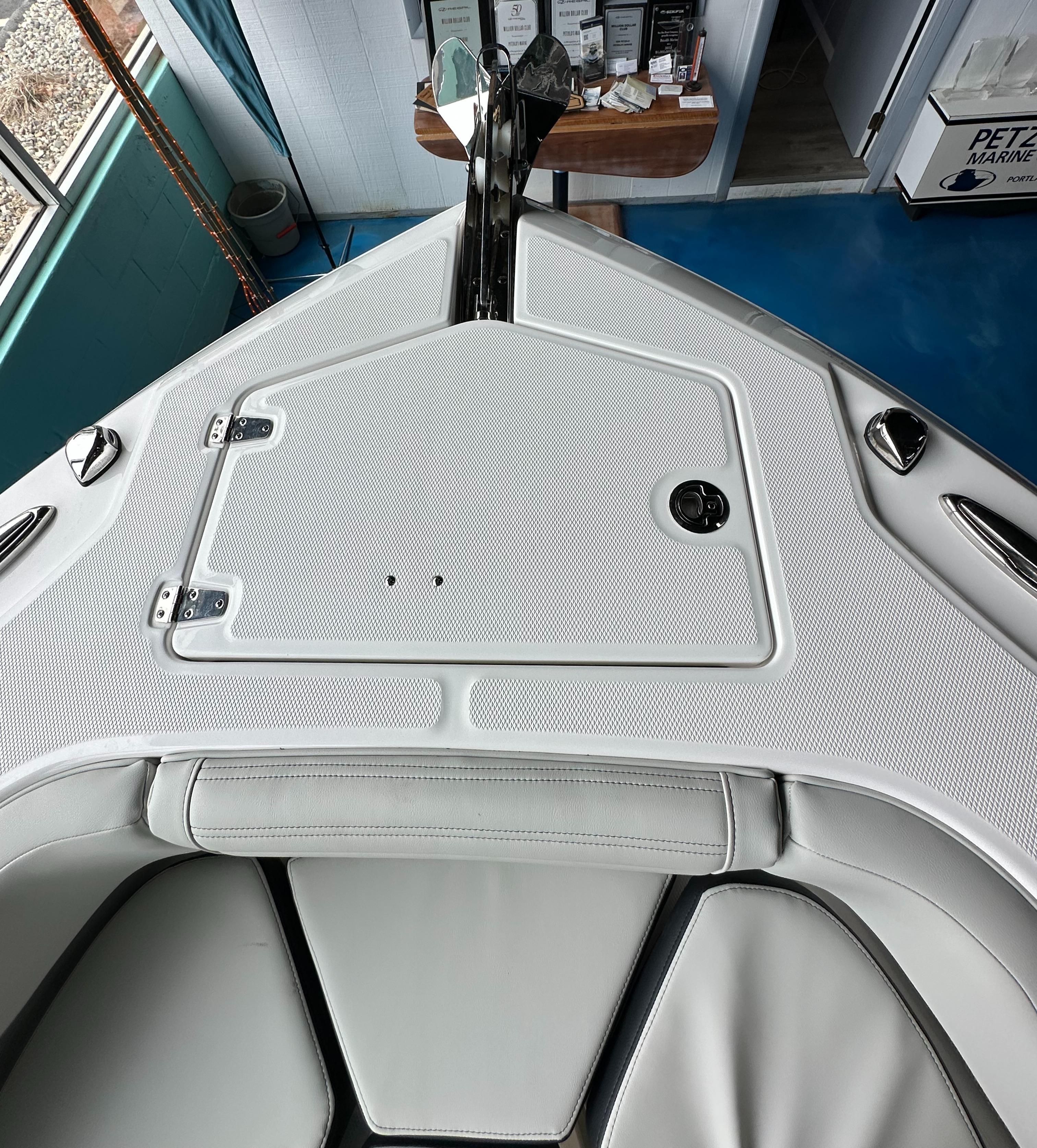 2025 Edgewater 230CC Center Console-25