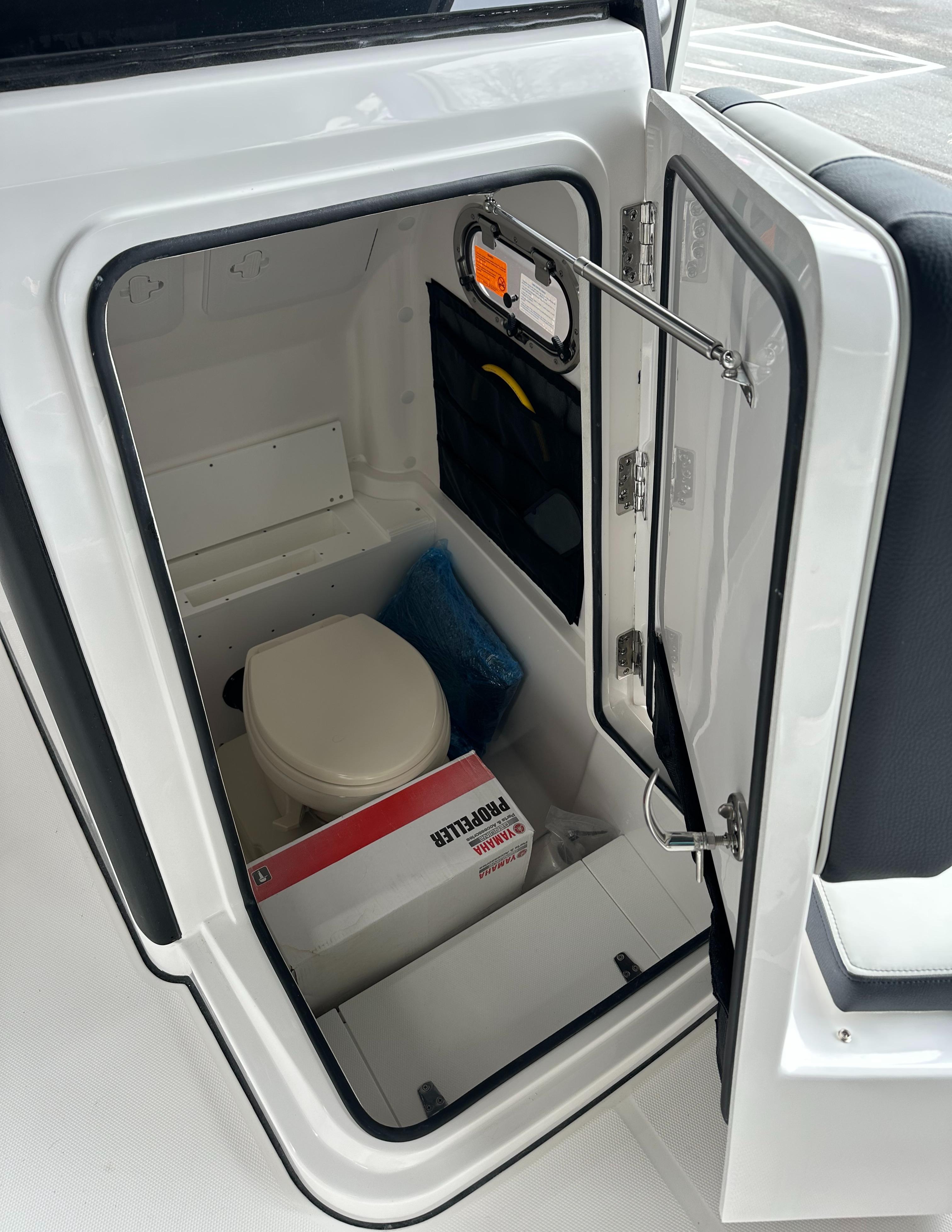 2025 Edgewater 230CC Center Console-31