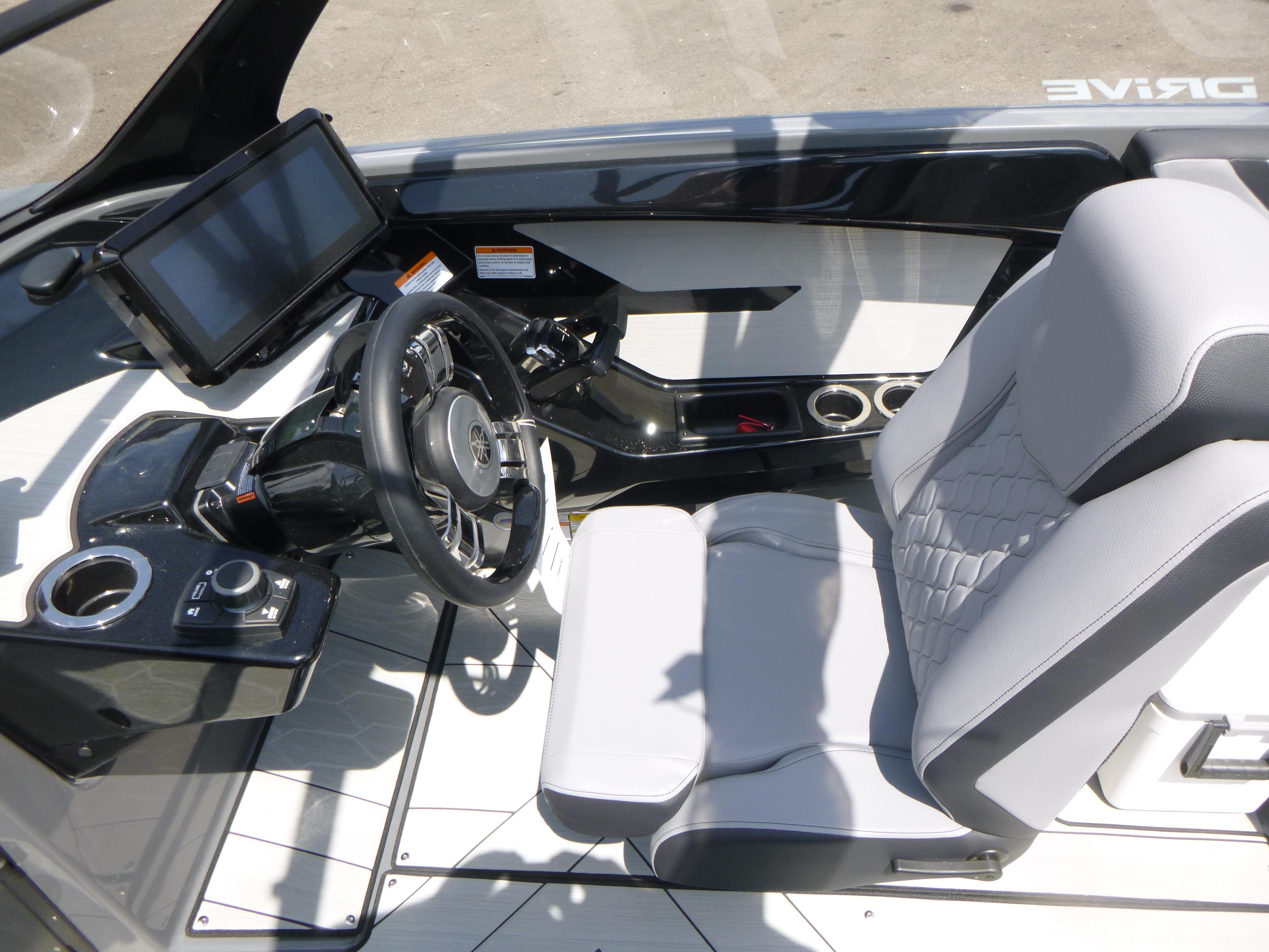 2025 Yamaha Boats 222XD Gallery