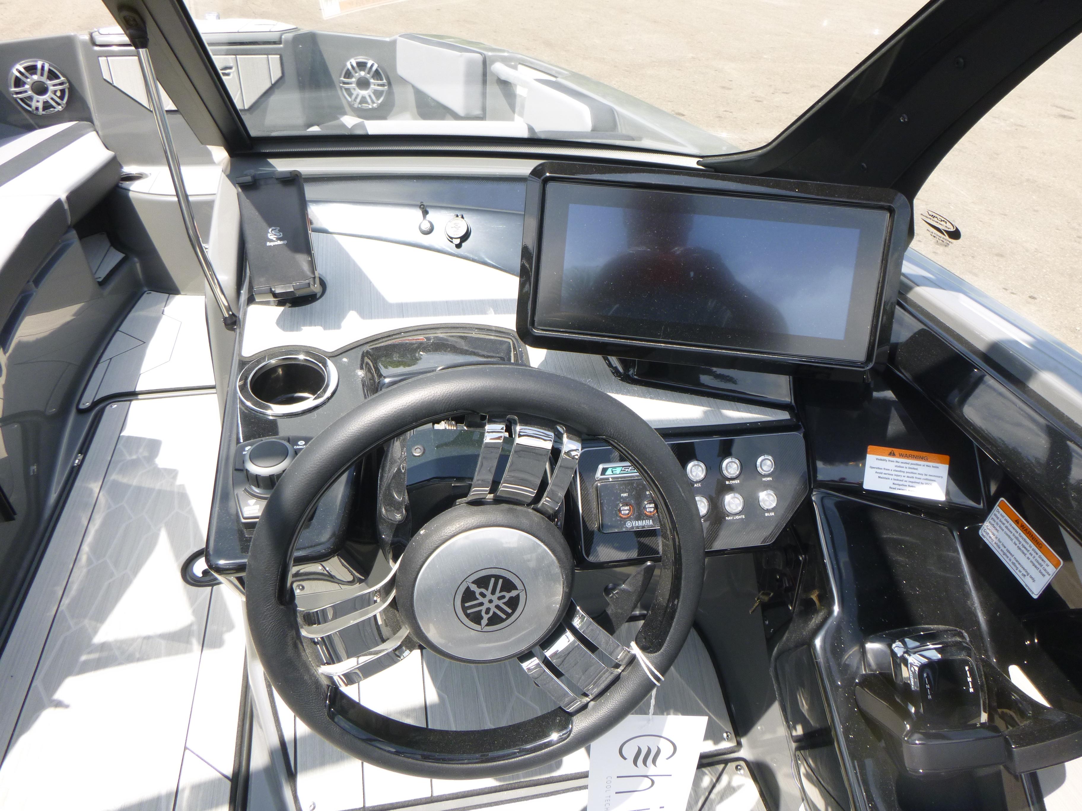 2025 Yamaha Boats 222XD Gallery