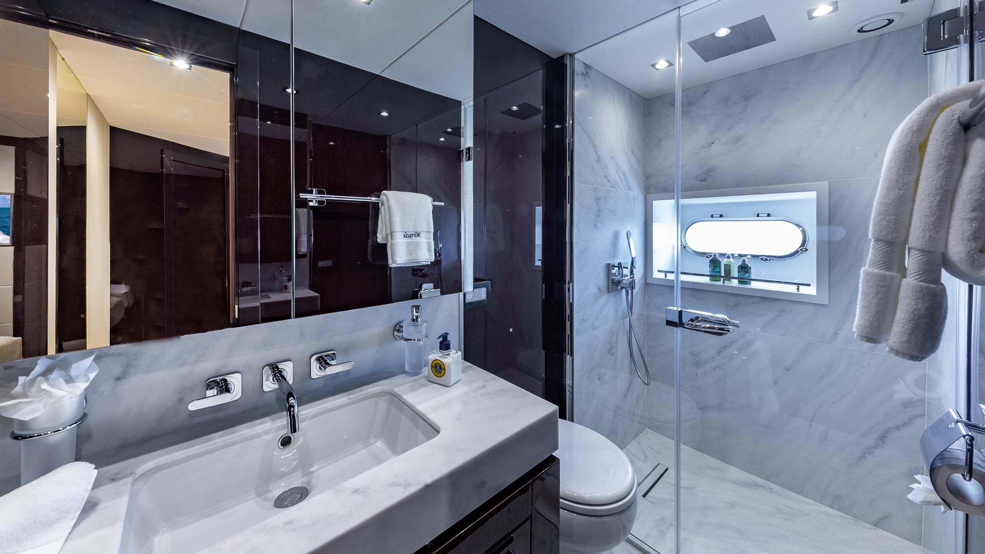 2018 Sunseeker 95 Yacht Mirracle