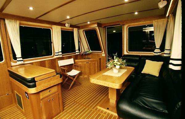 Salon Looking Aft