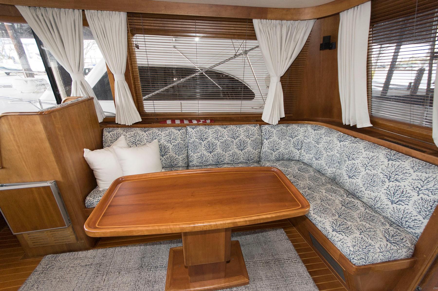 G 6085 VR Knot 10 Yacht Sales