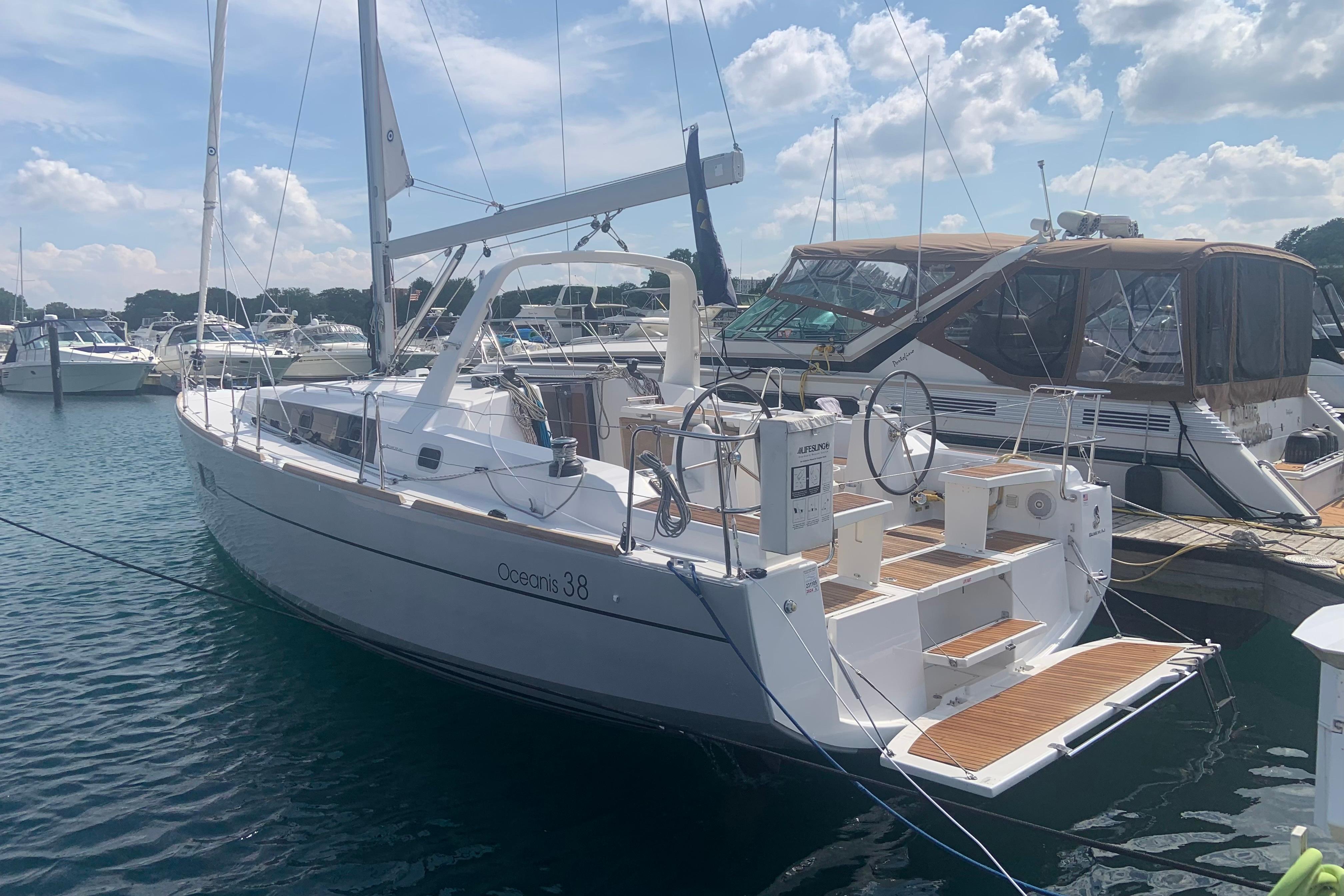 38' Beneteau 2016