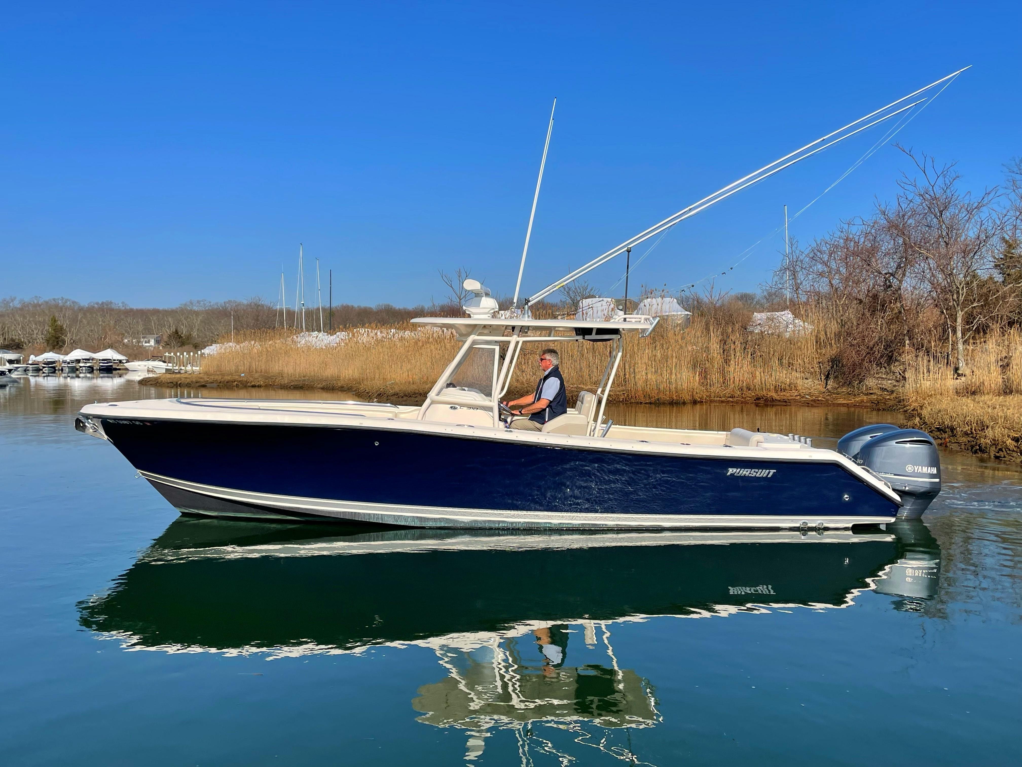 Yacht for Sale 31 Pursuit Yachts Mattituck, NY Denison Yacht Sales