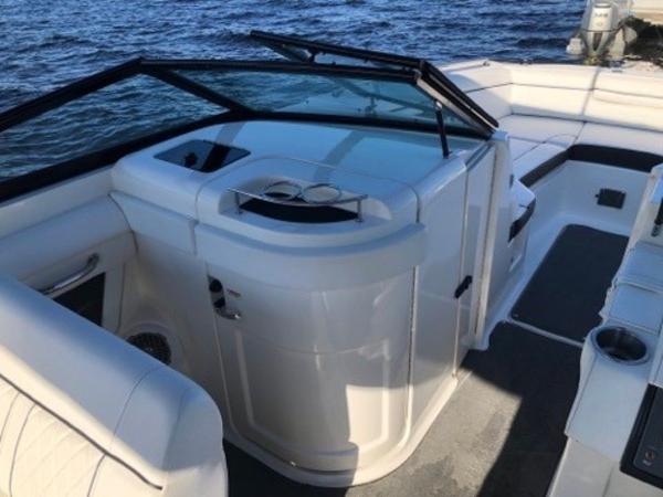 2015 Sea Ray boat for sale, model of the boat is 270 Sundeck & Image # 8 of 12