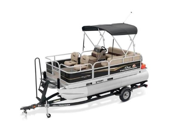2022 Sun Tracker boat for sale, model of the boat is BASS BUGGY® 16 DLX & Image # 10 of 39