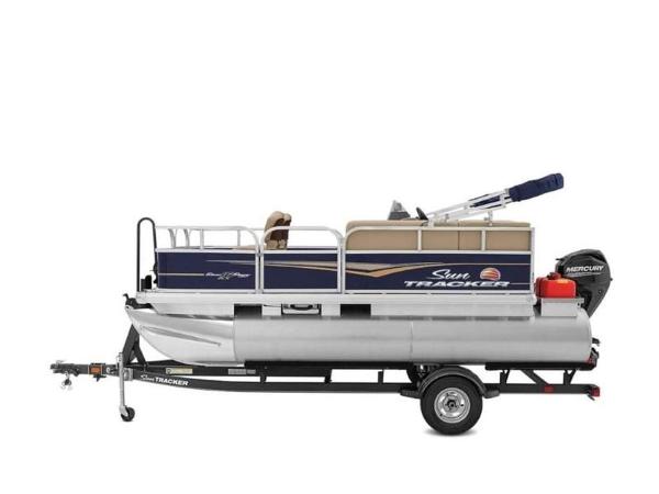 2022 Sun Tracker boat for sale, model of the boat is BASS BUGGY® 16 DLX & Image # 12 of 39