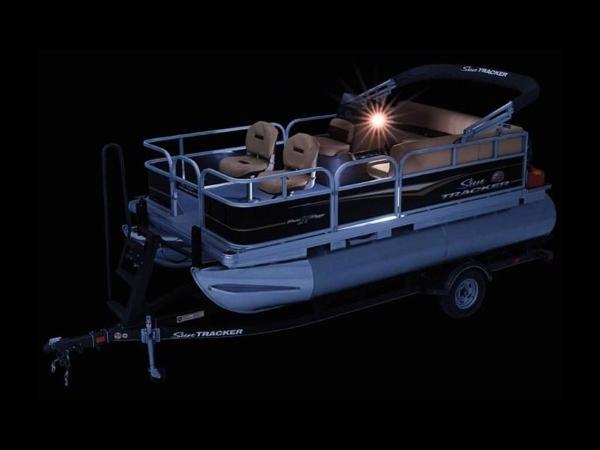 2022 Sun Tracker boat for sale, model of the boat is BASS BUGGY® 16 DLX & Image # 14 of 39
